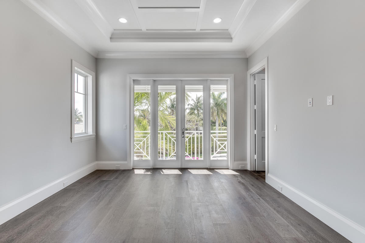 ROYAL PALM YACHT & COUNTRY CLUB - Residential