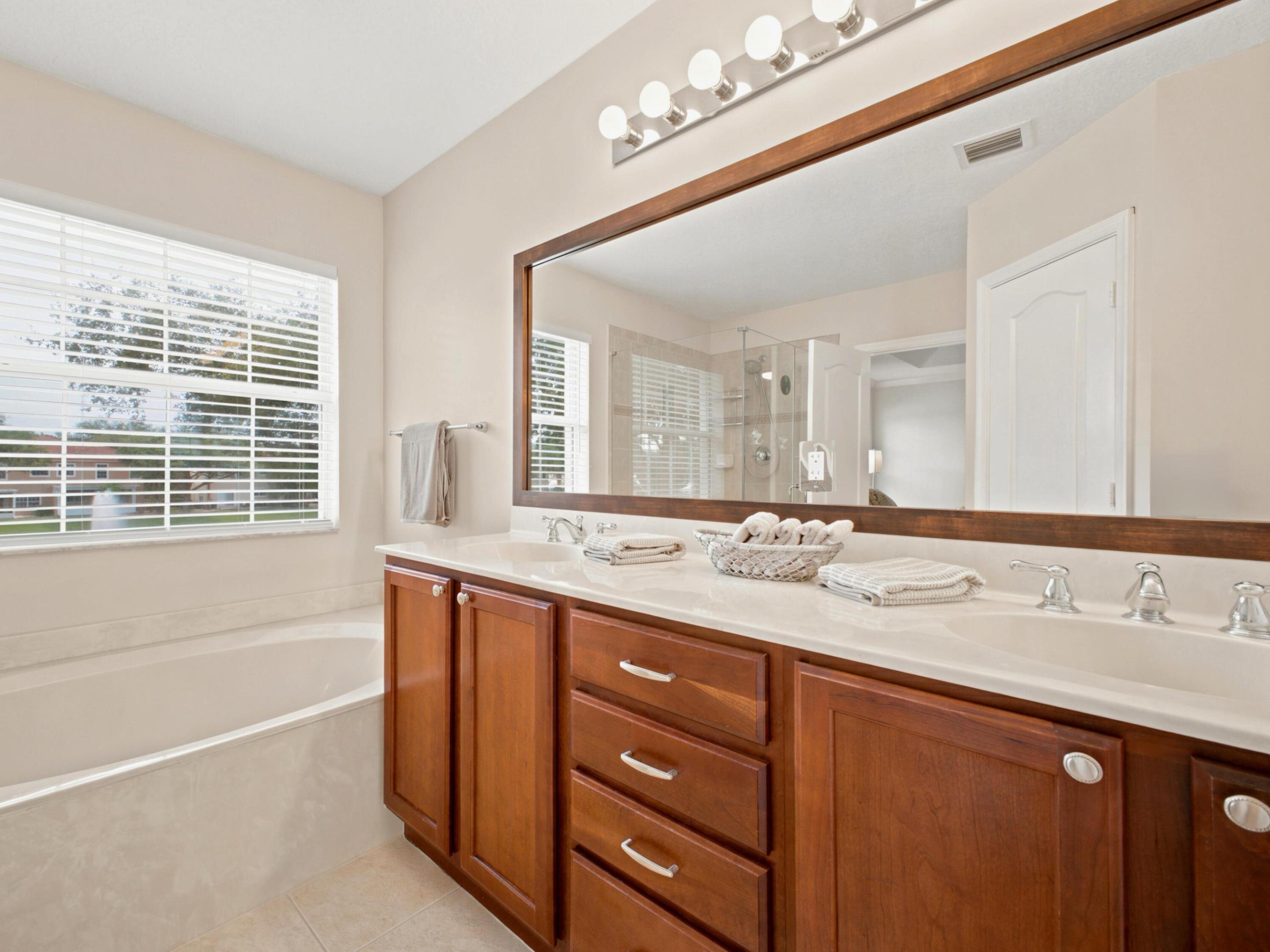 VERONA PALMS - Residential