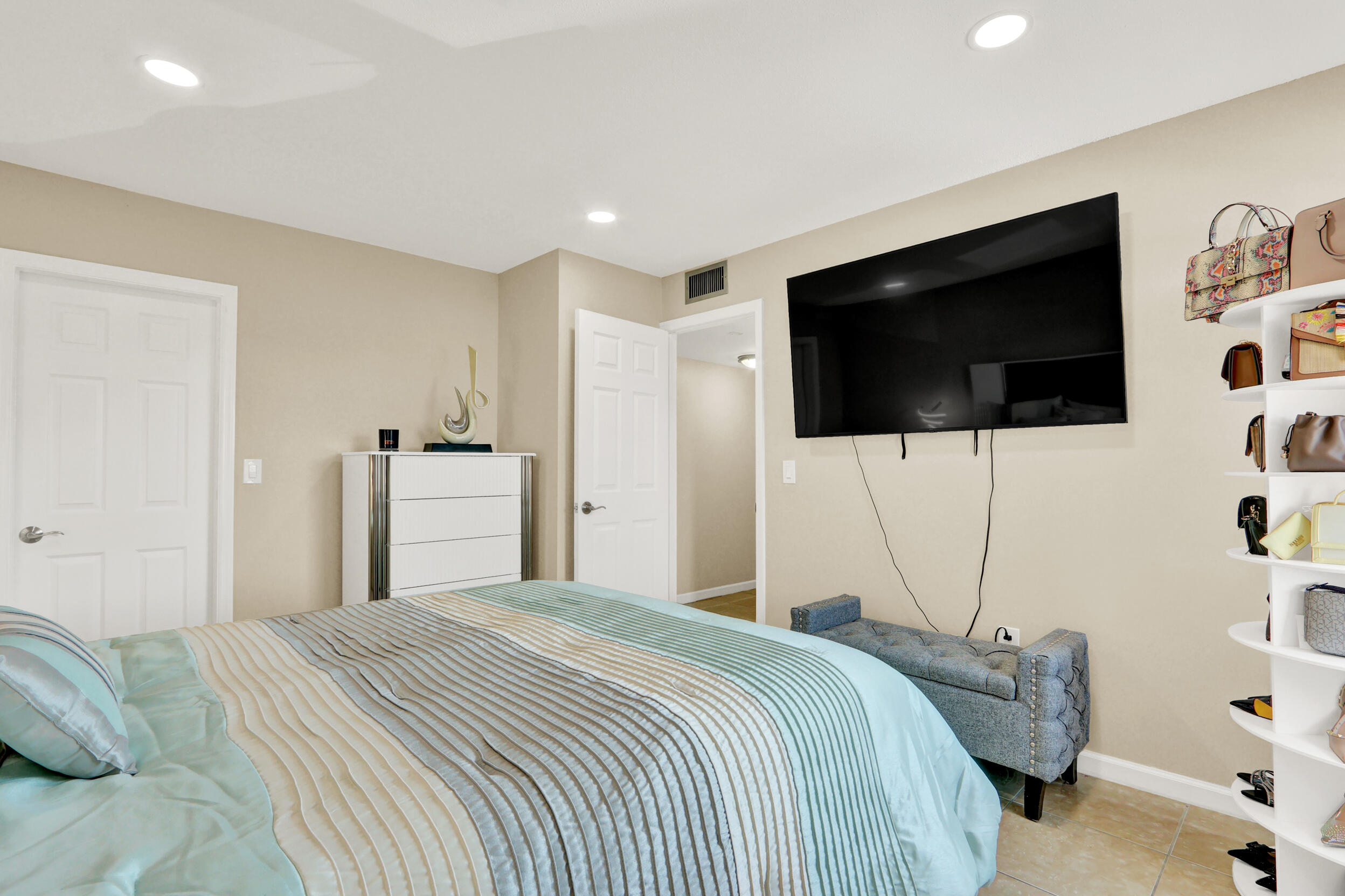 Lakeside Village - Residential Lease