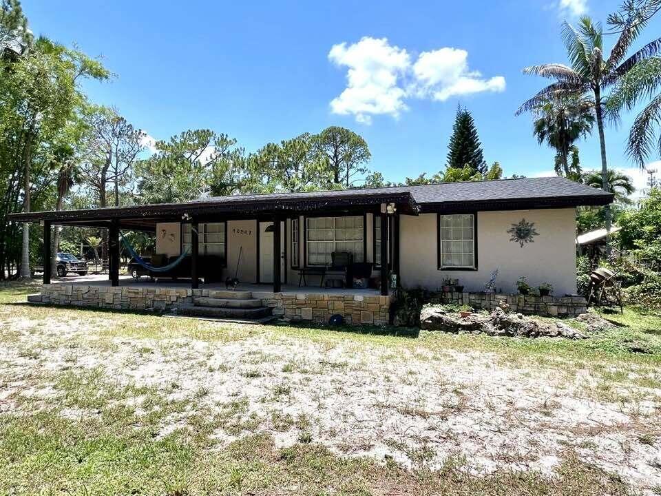 Lots of potential with a good location close to Wellington !!  Huge warehouse building with lots of storage, great for tradesman or anyone with a home business. Boats, horses, trailers all welcome . NO HOA