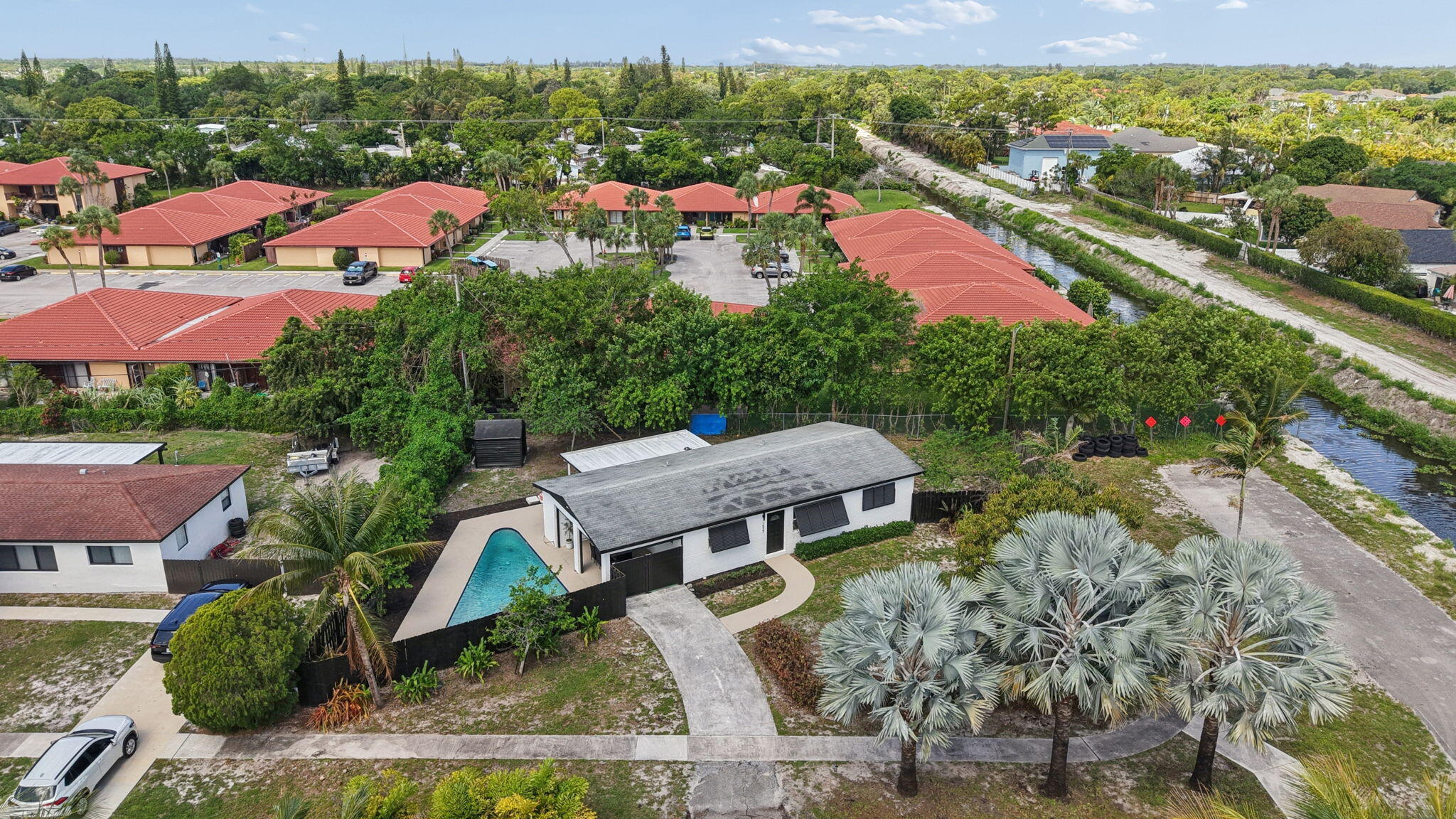 FOREST MANOR - Residential