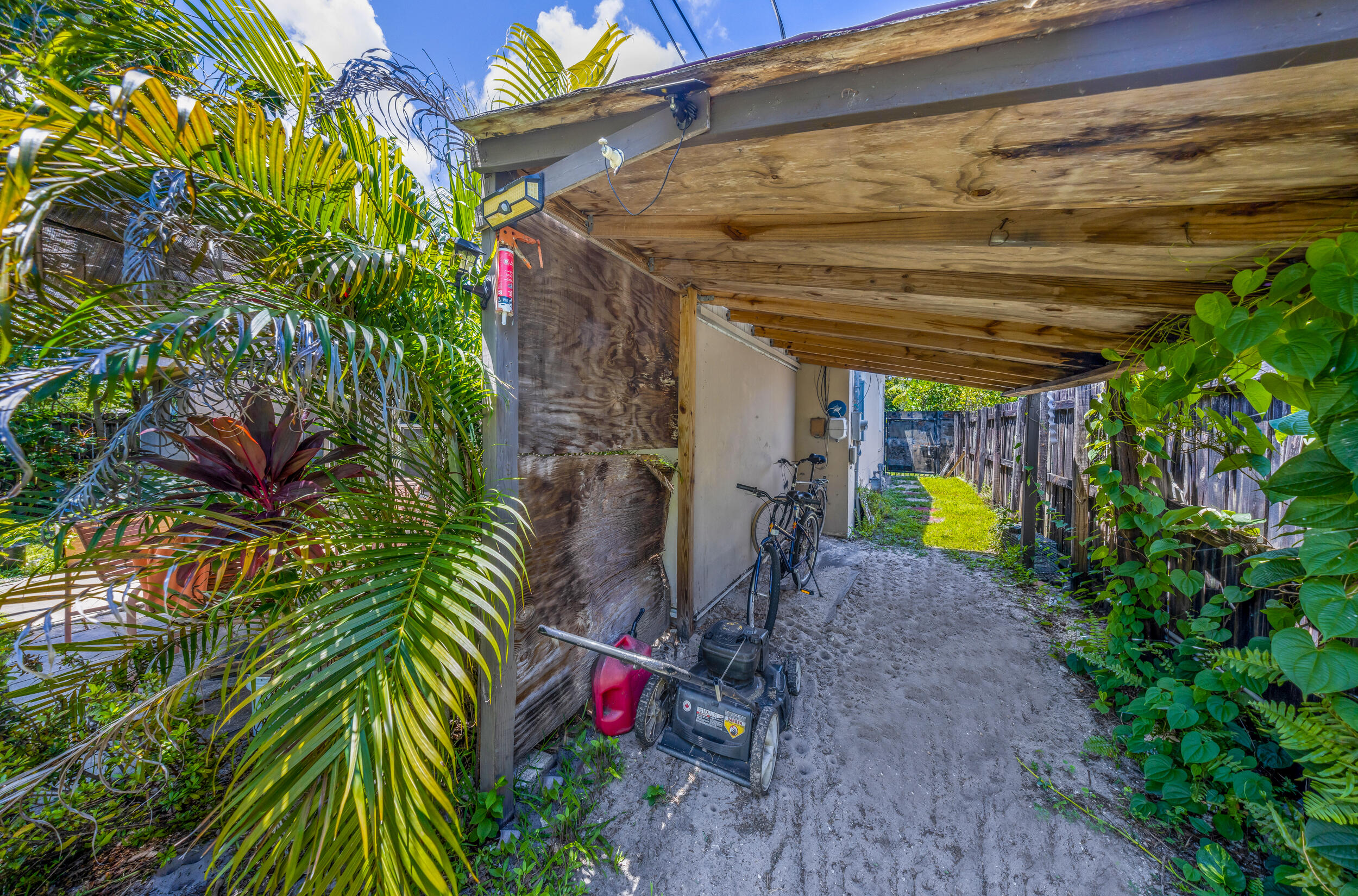 HOLLYWOOD PARK - Residential