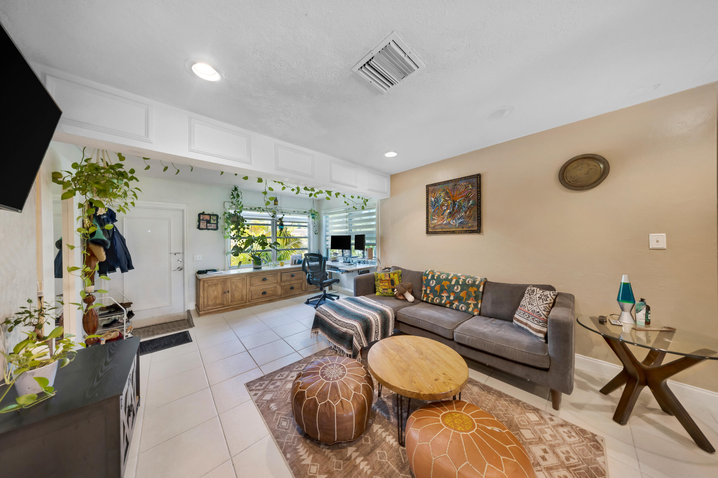 HOLLYWOOD PARK - Residential