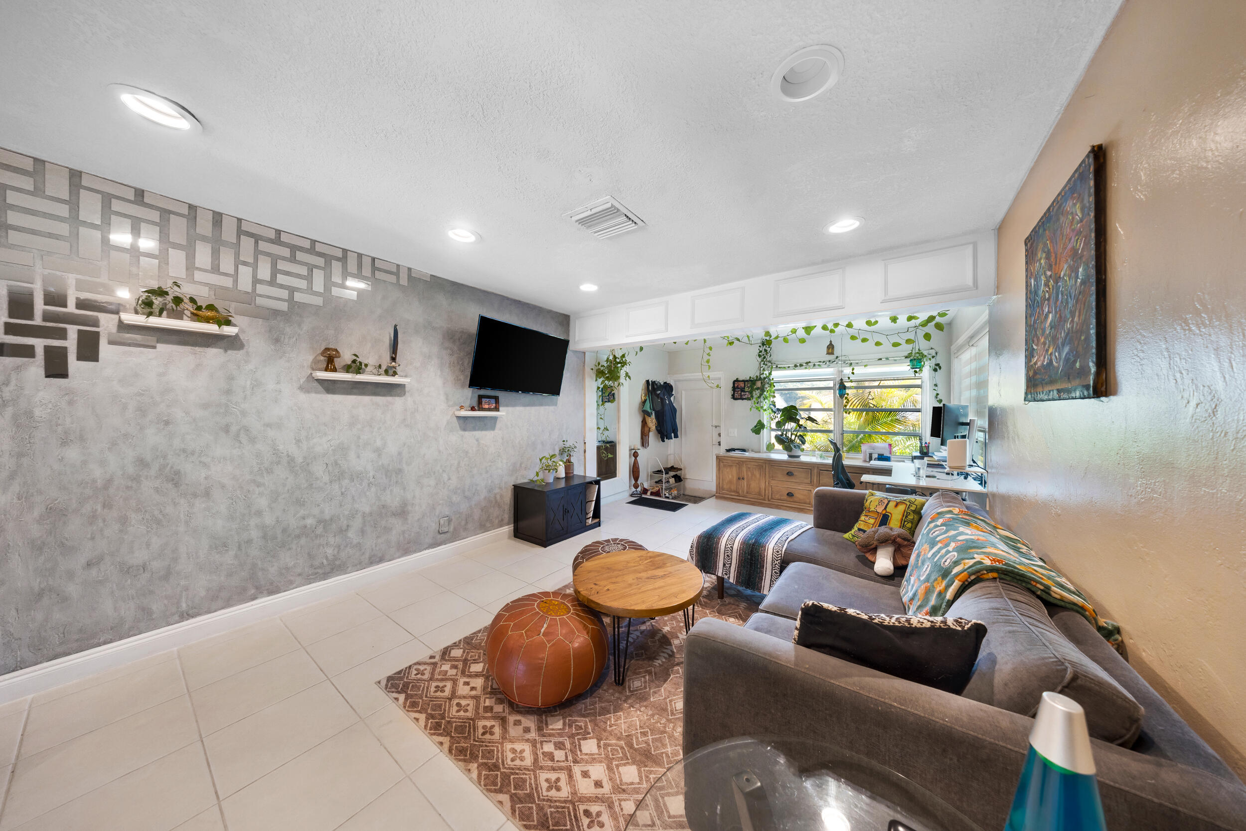 HOLLYWOOD PARK - Residential