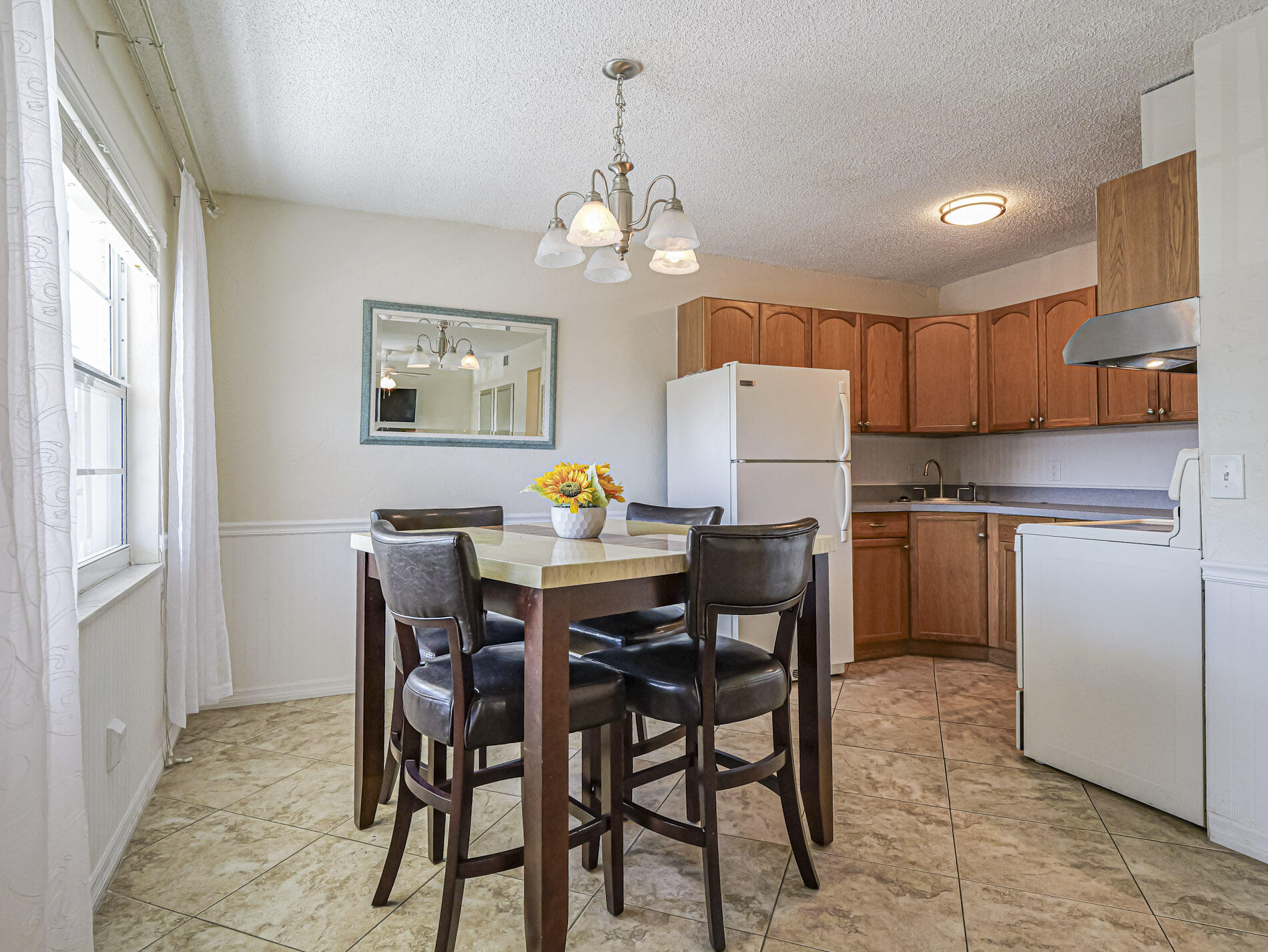 SHADOWLAWN CONDO - Residential Lease