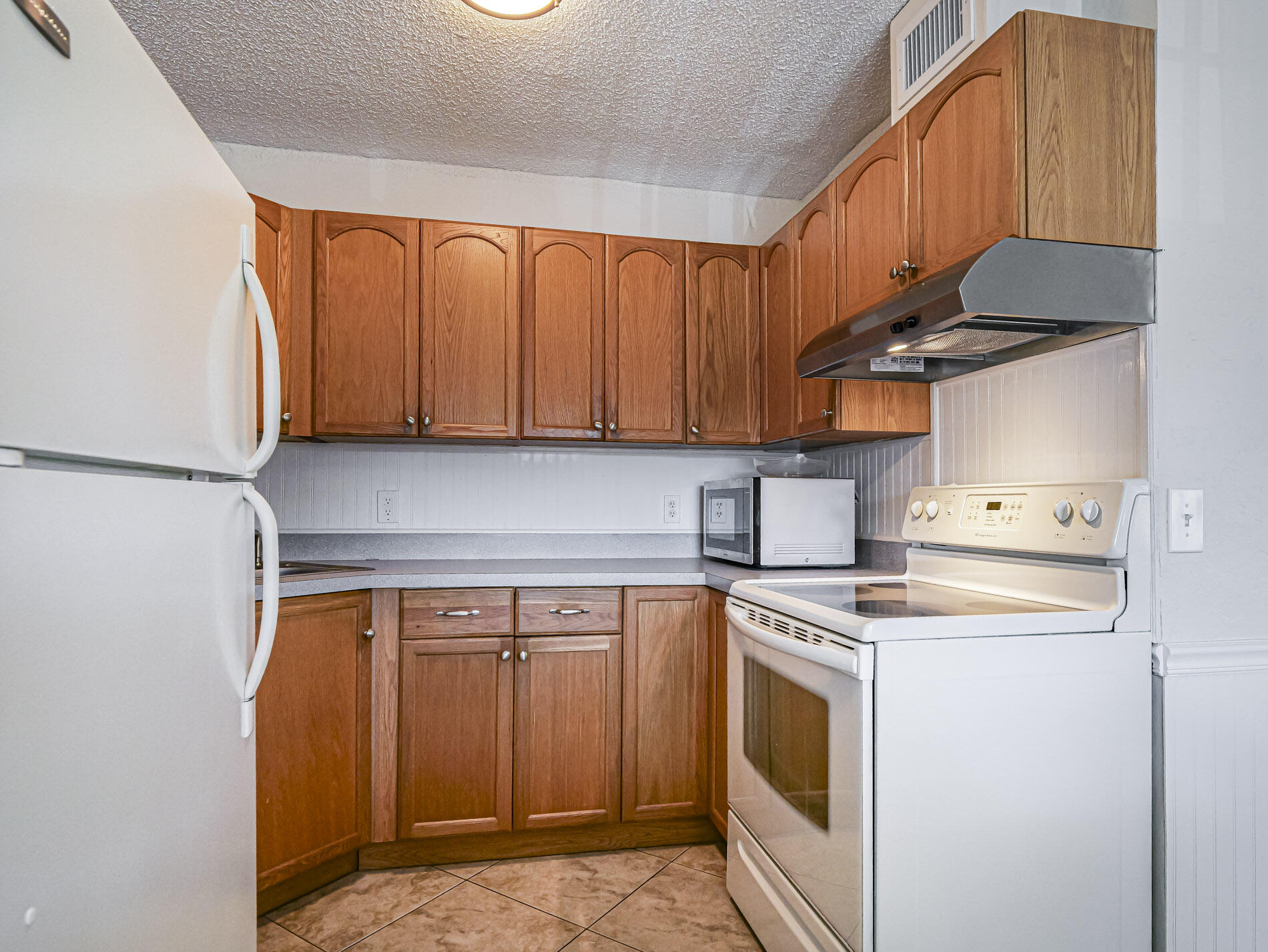 SHADOWLAWN CONDO - Residential Lease