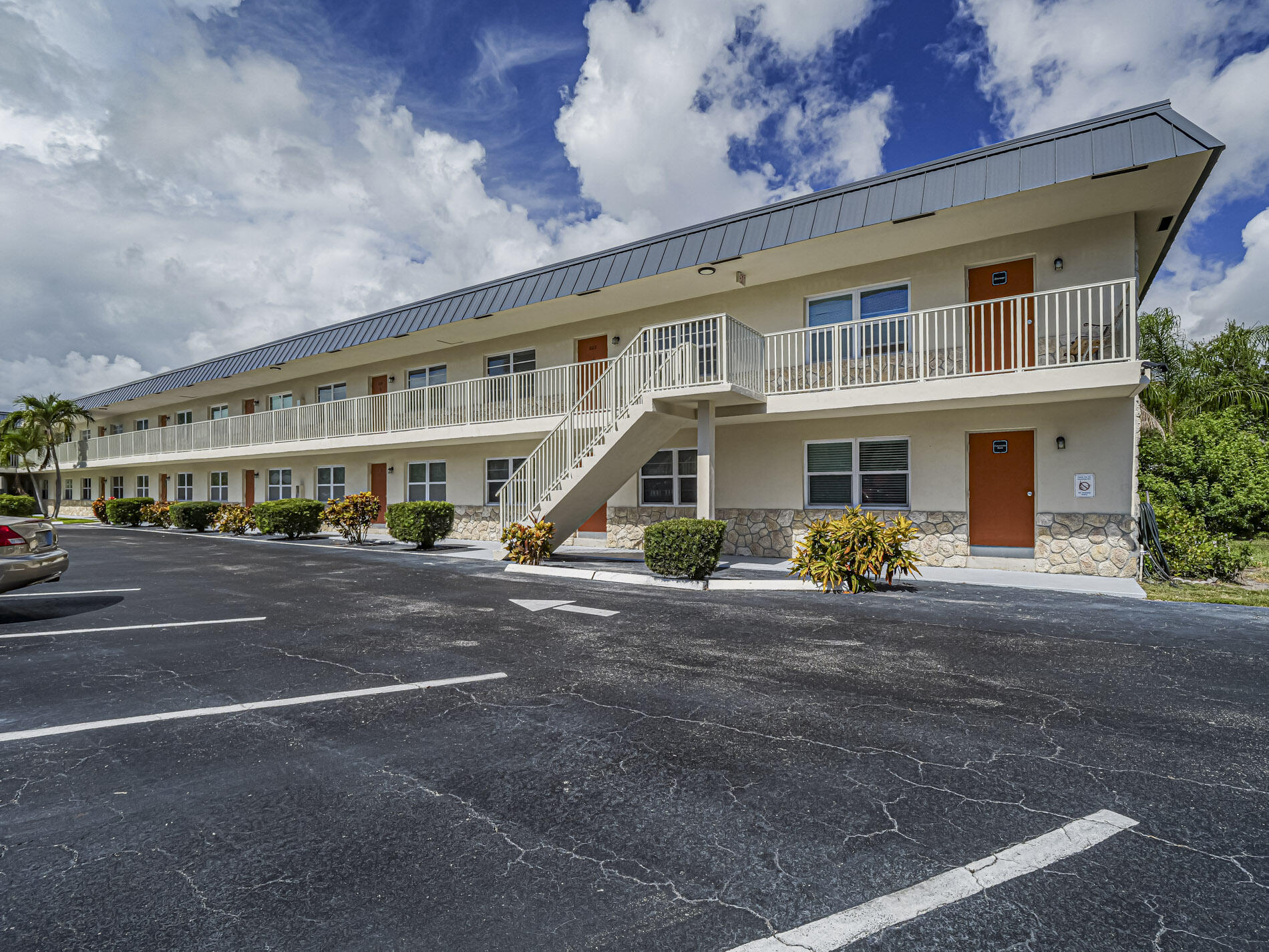 SHADOWLAWN CONDO - Residential Lease