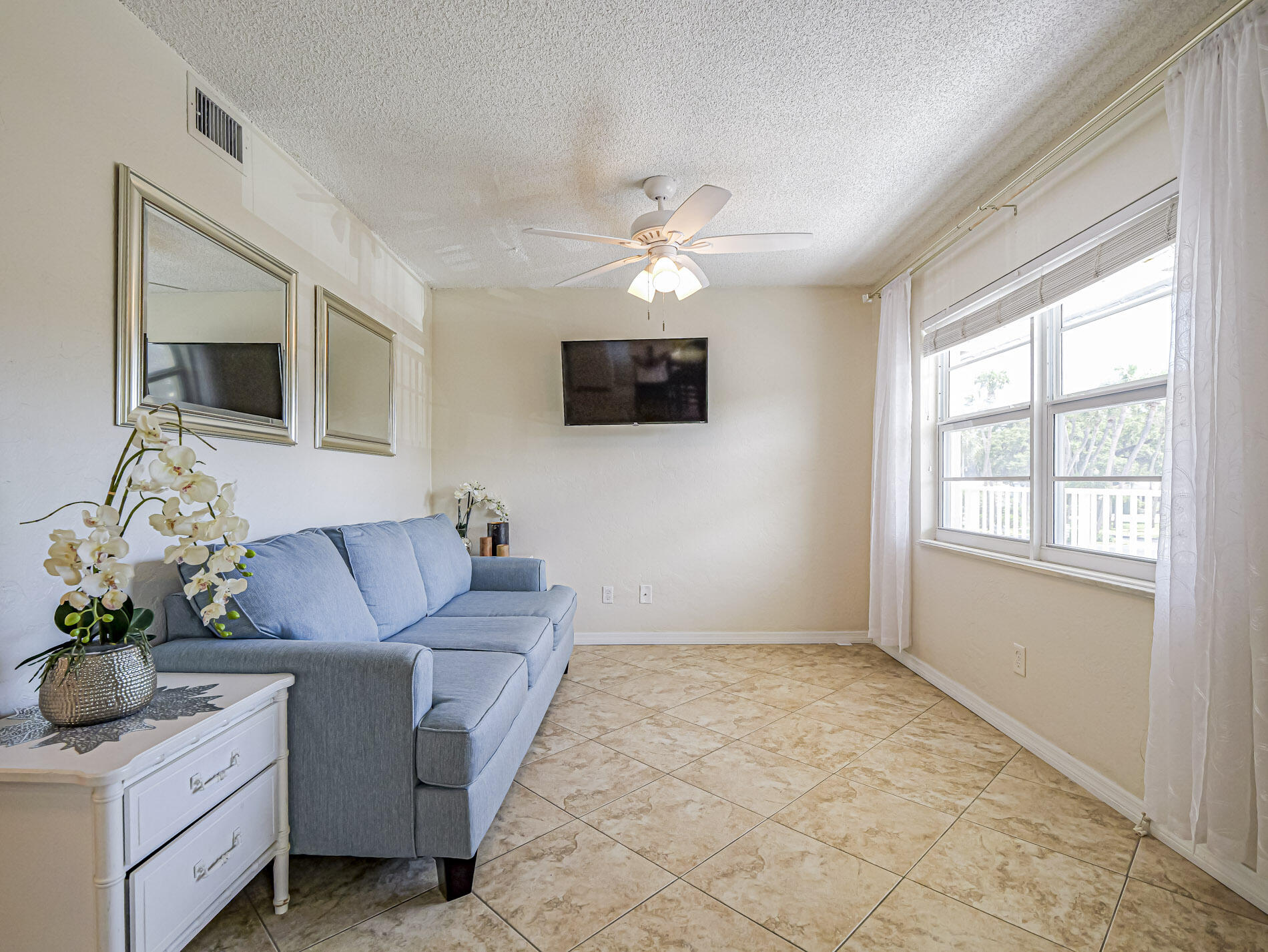 SHADOWLAWN CONDO - Residential Lease
