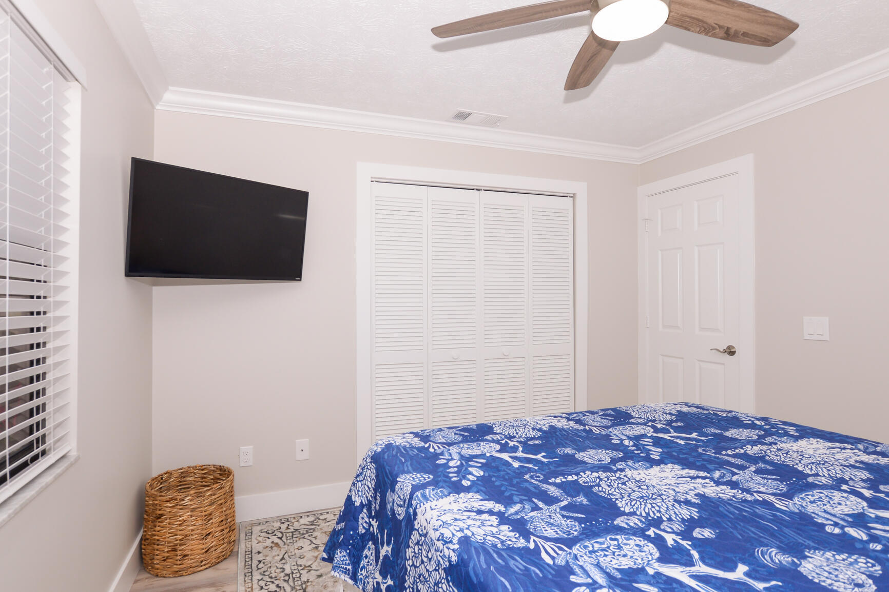 PINECREST LAKES - Residential Lease