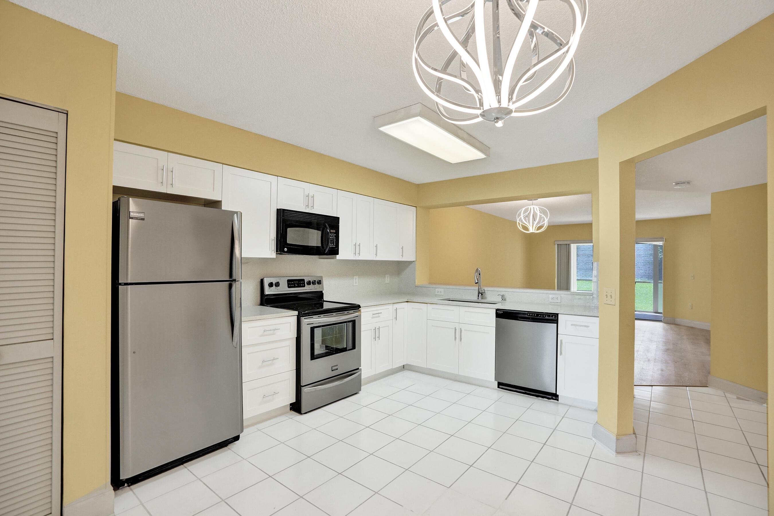 TRENT CONDOMINIUM - Residential