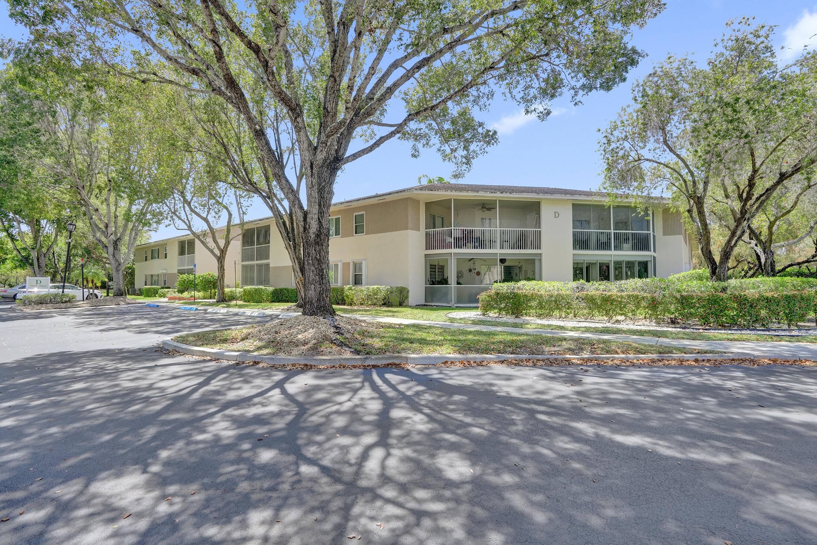 TRENT CONDOMINIUM - Residential