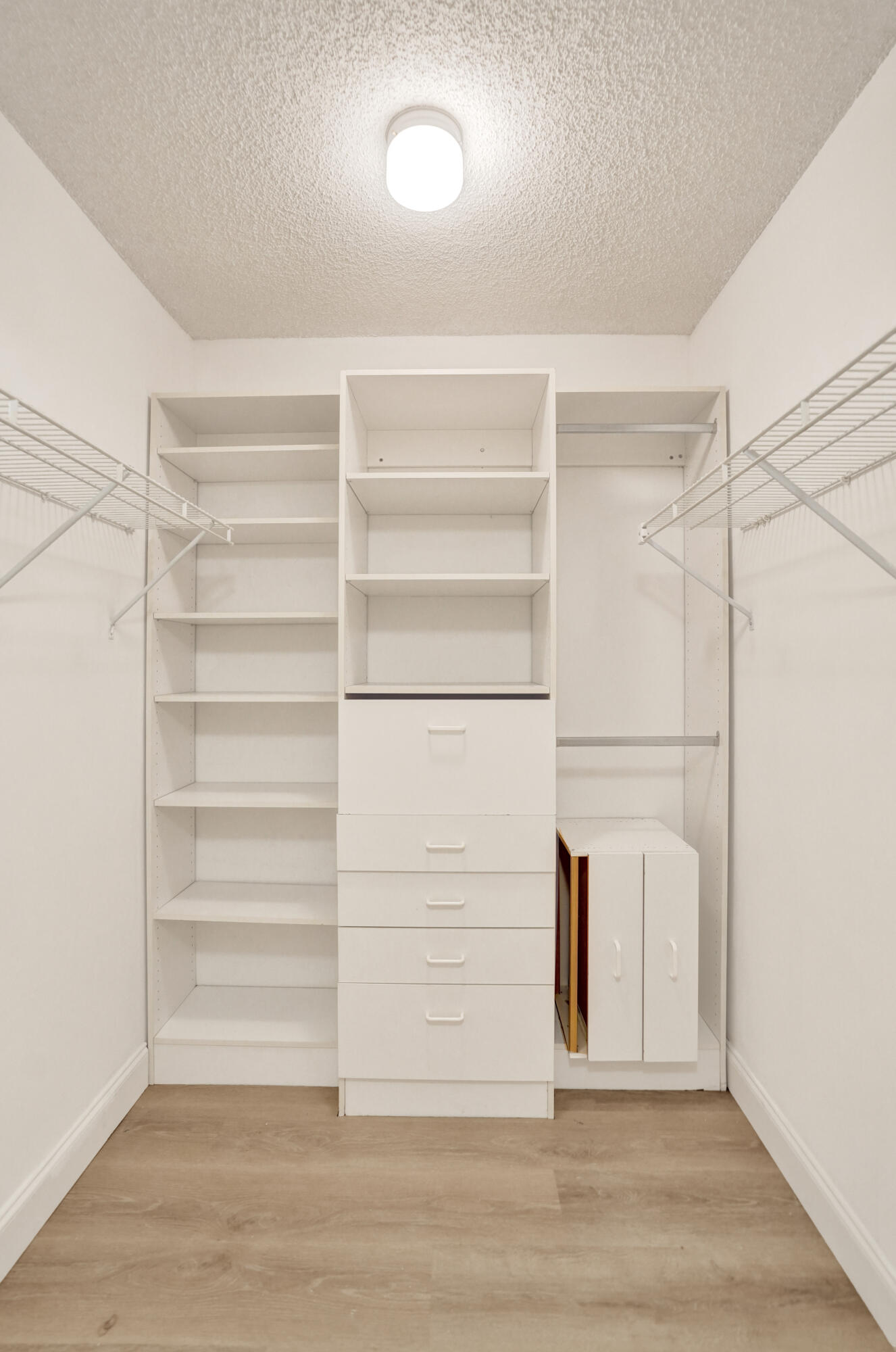 TRENT CONDOMINIUM - Residential