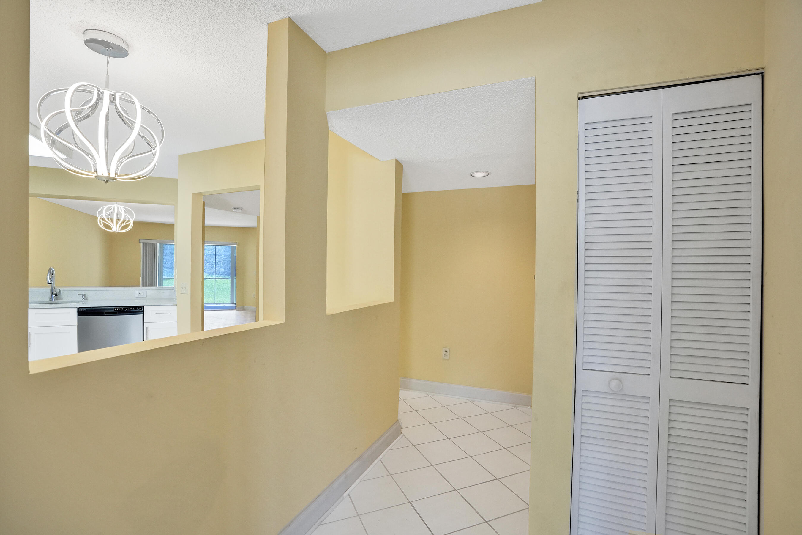TRENT CONDOMINIUM - Residential