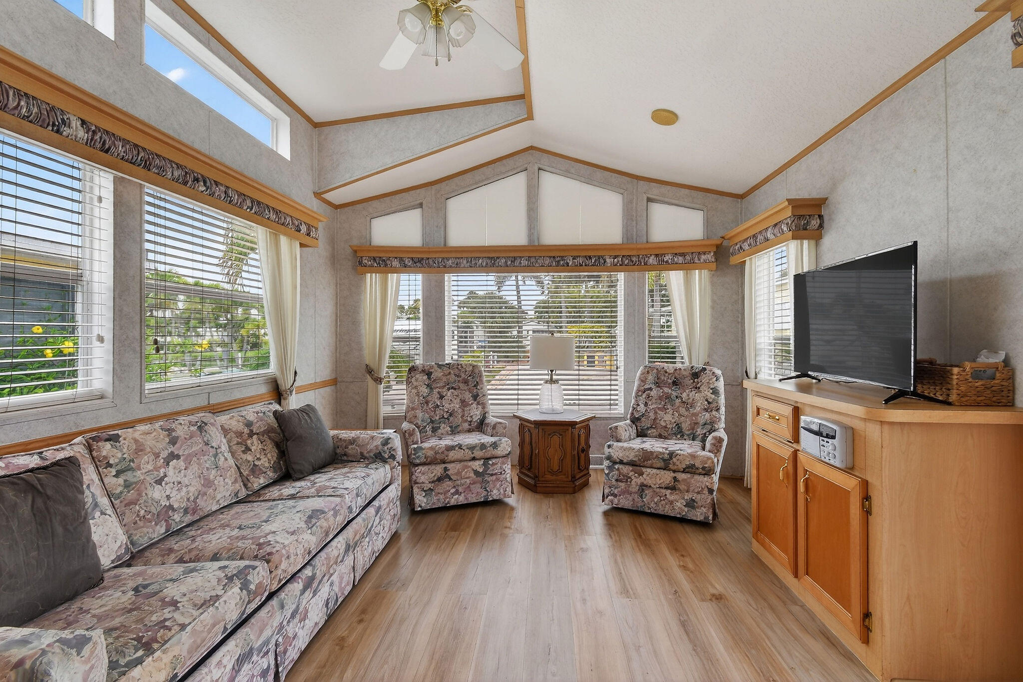 JUNO OCEAN WALK - Residential