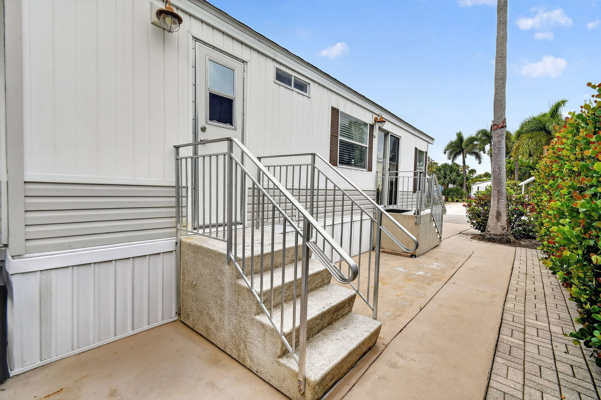 JUNO OCEAN WALK - Residential