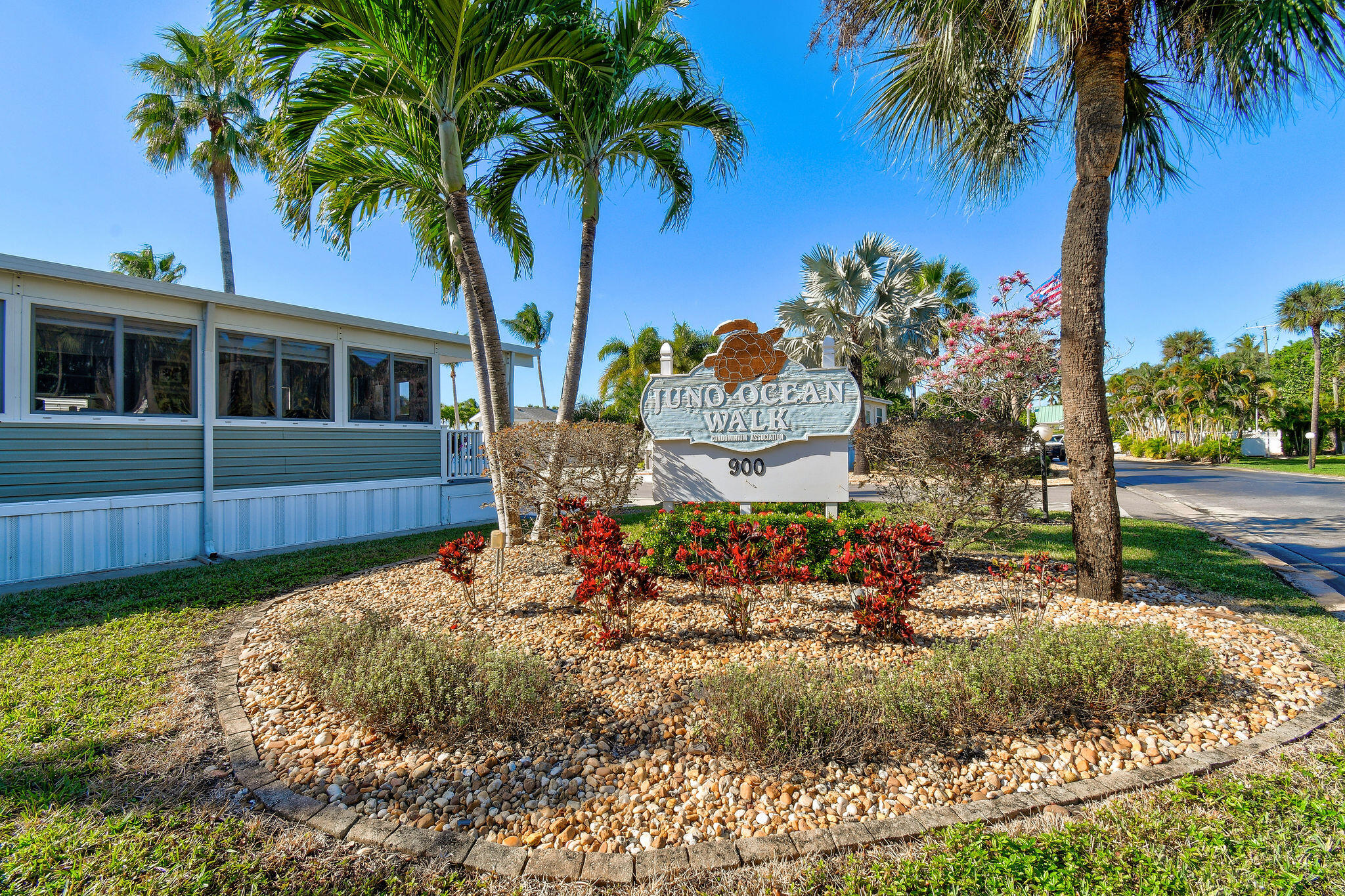 JUNO OCEAN WALK - Residential