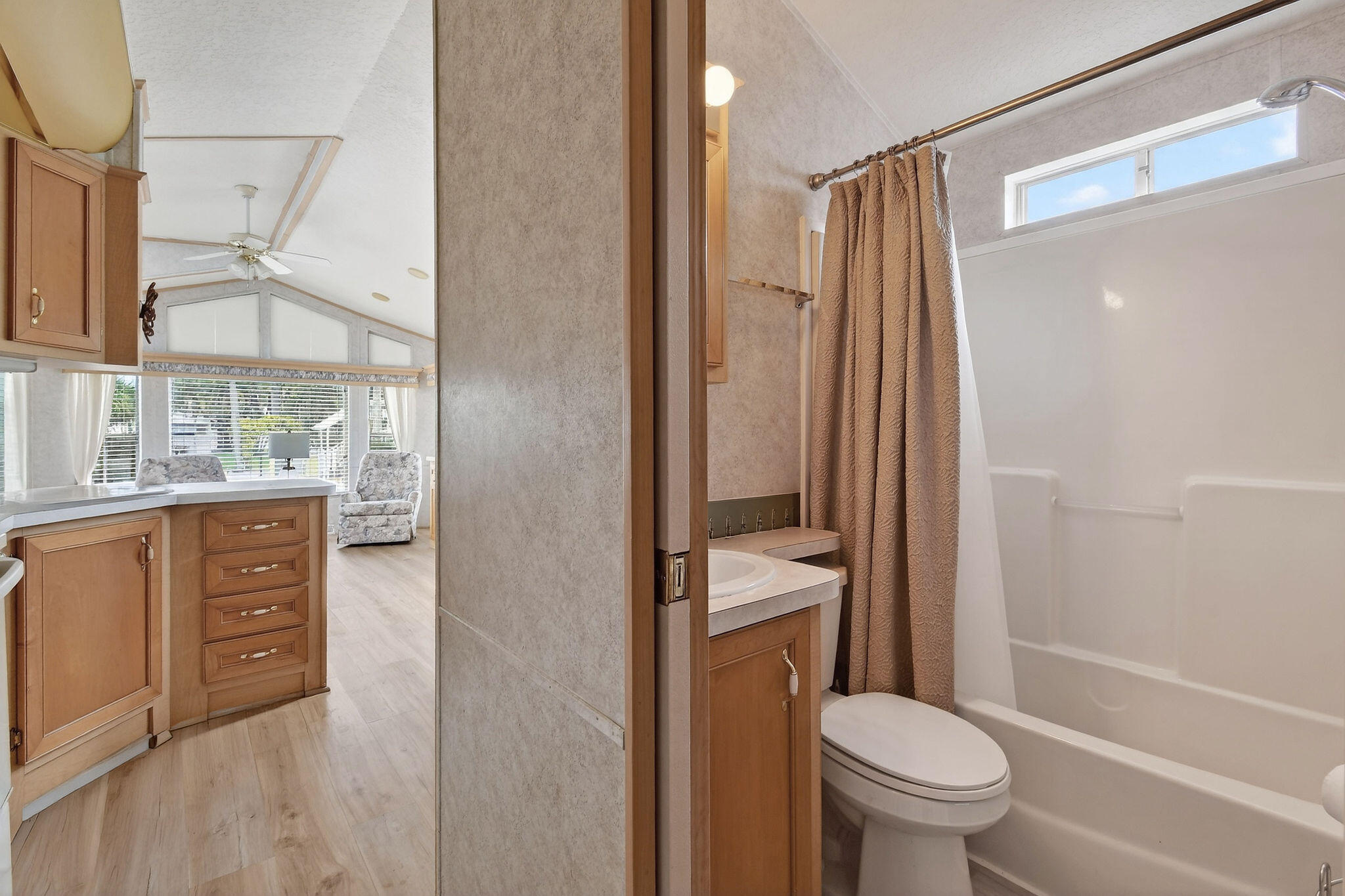 JUNO OCEAN WALK - Residential