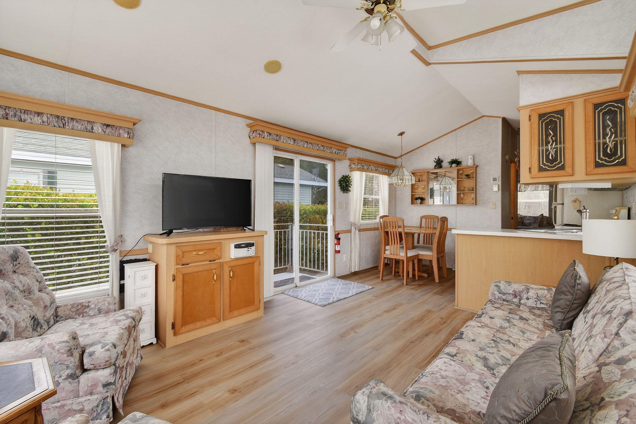 JUNO OCEAN WALK - Residential