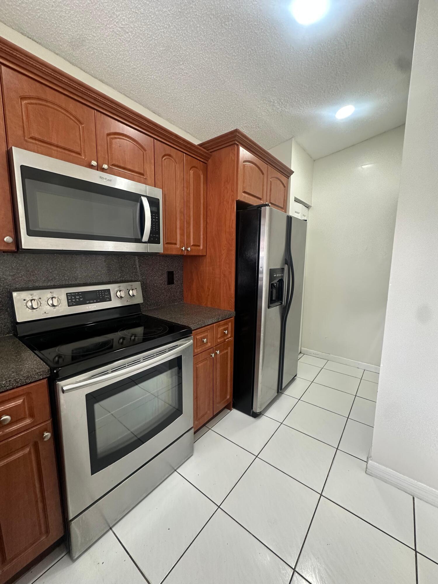 LOS PALACIOS I CONDO - Residential Lease