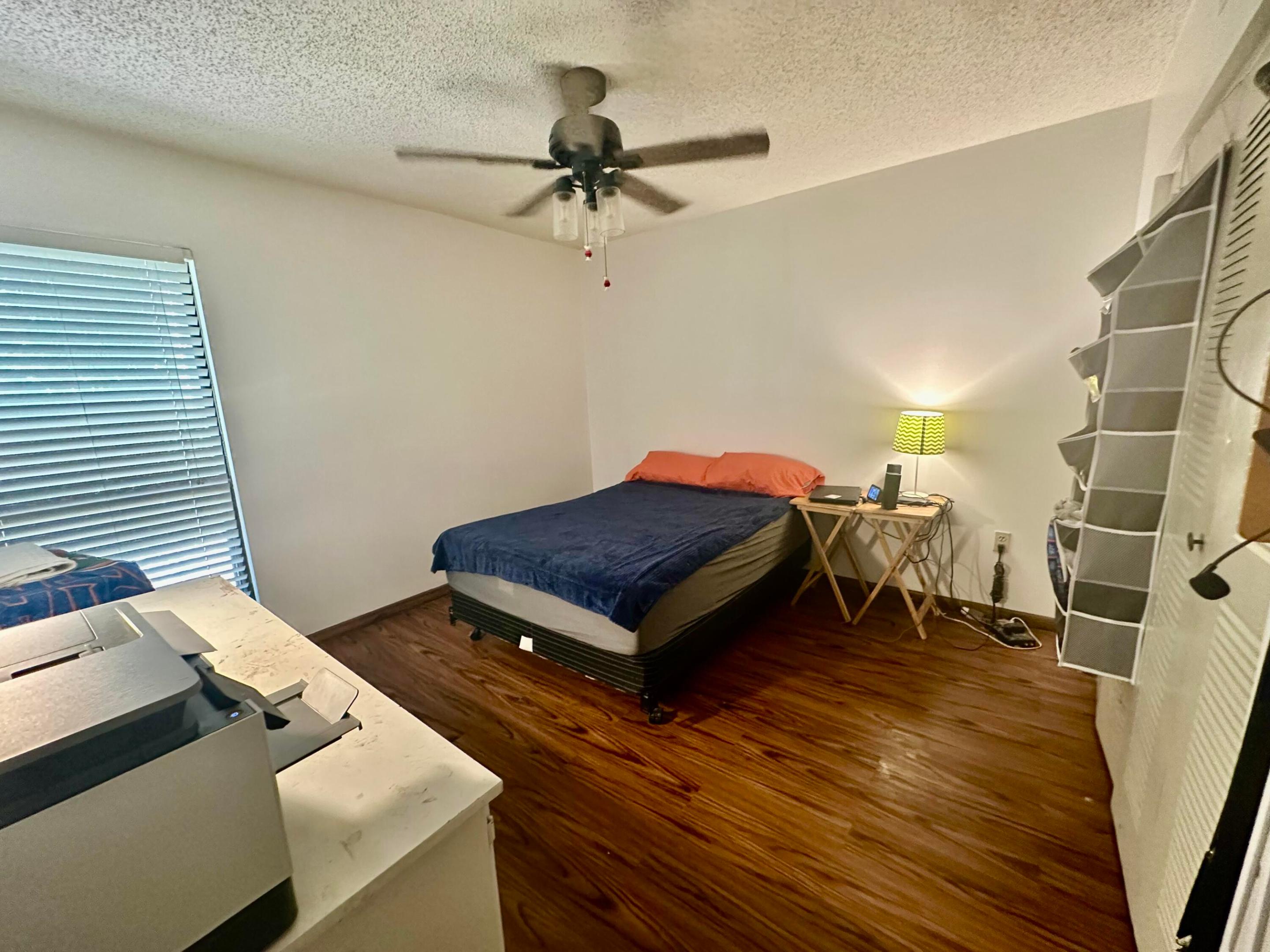 OAK LAKE VILLAS - Residential
