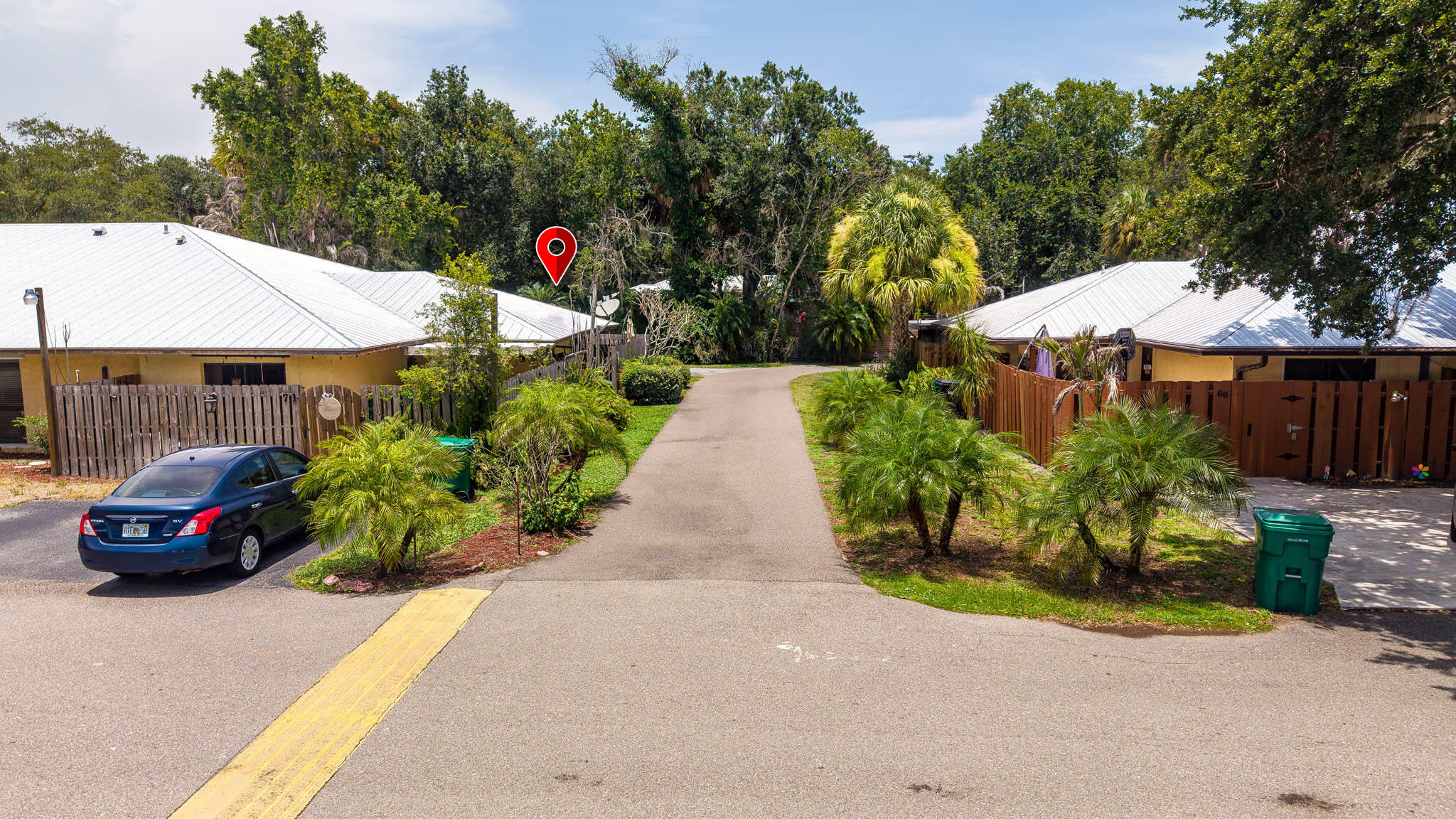 OAK LAKE VILLAS - Residential
