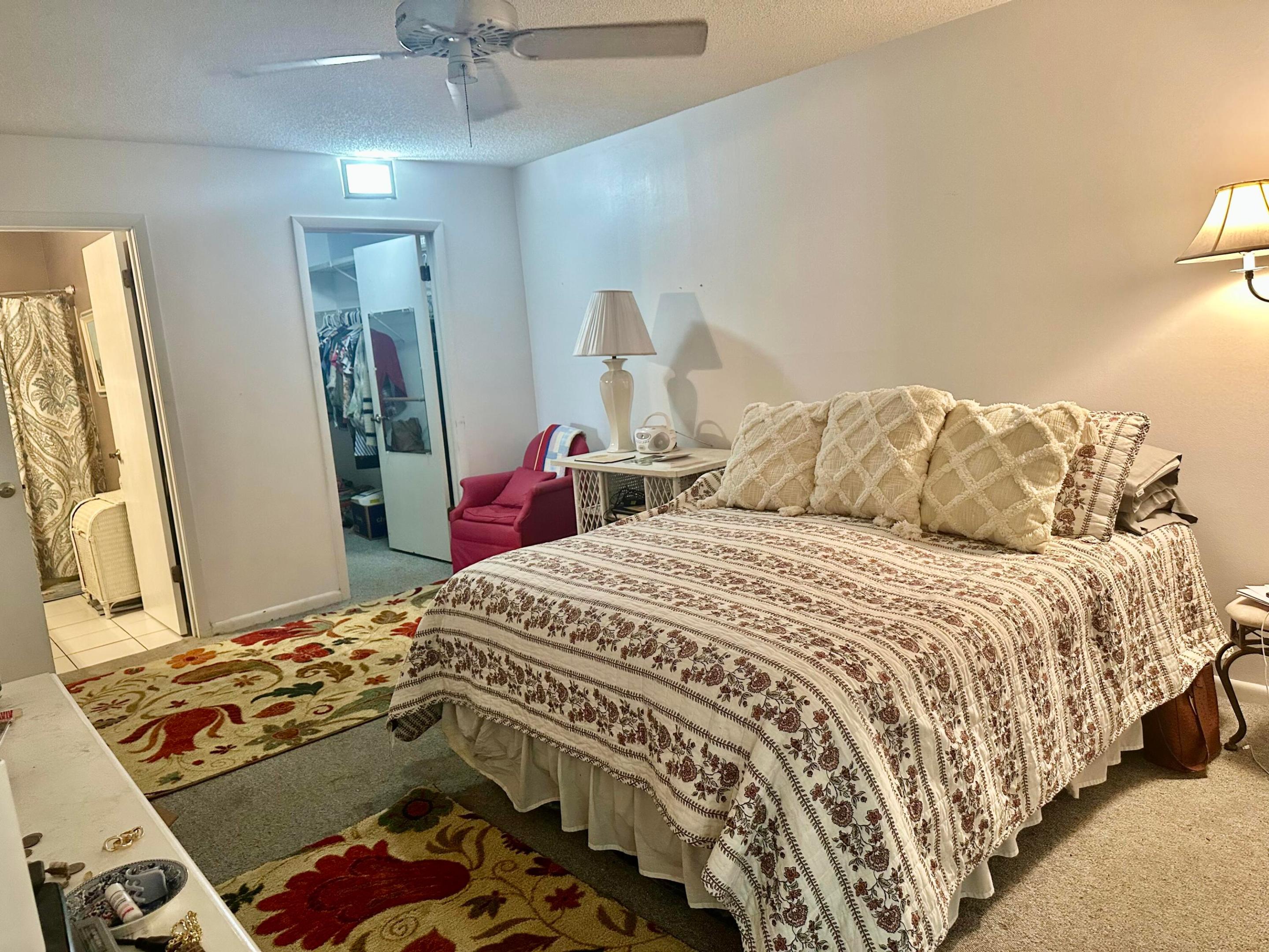 OAK LAKE VILLAS - Residential