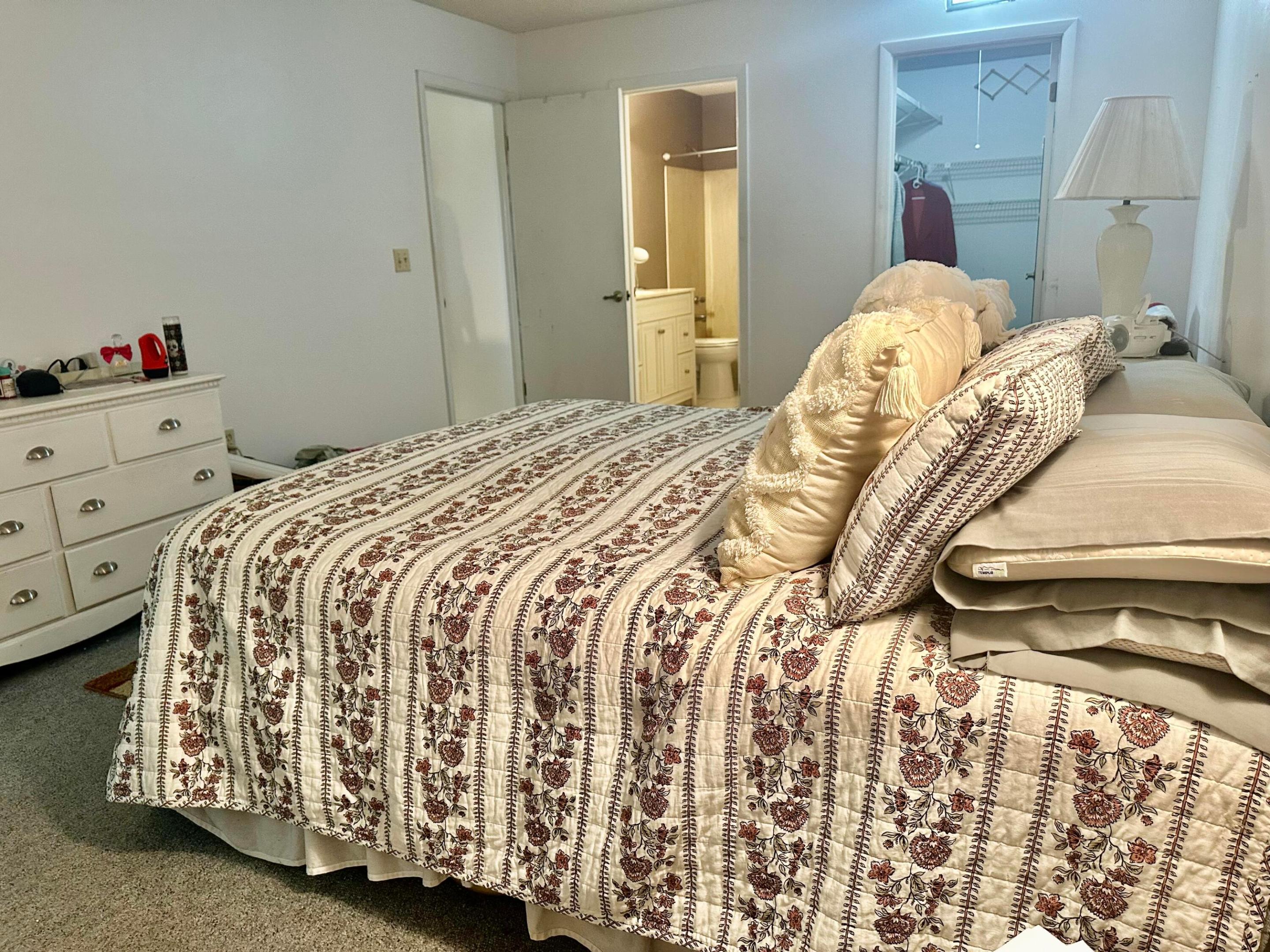 OAK LAKE VILLAS - Residential
