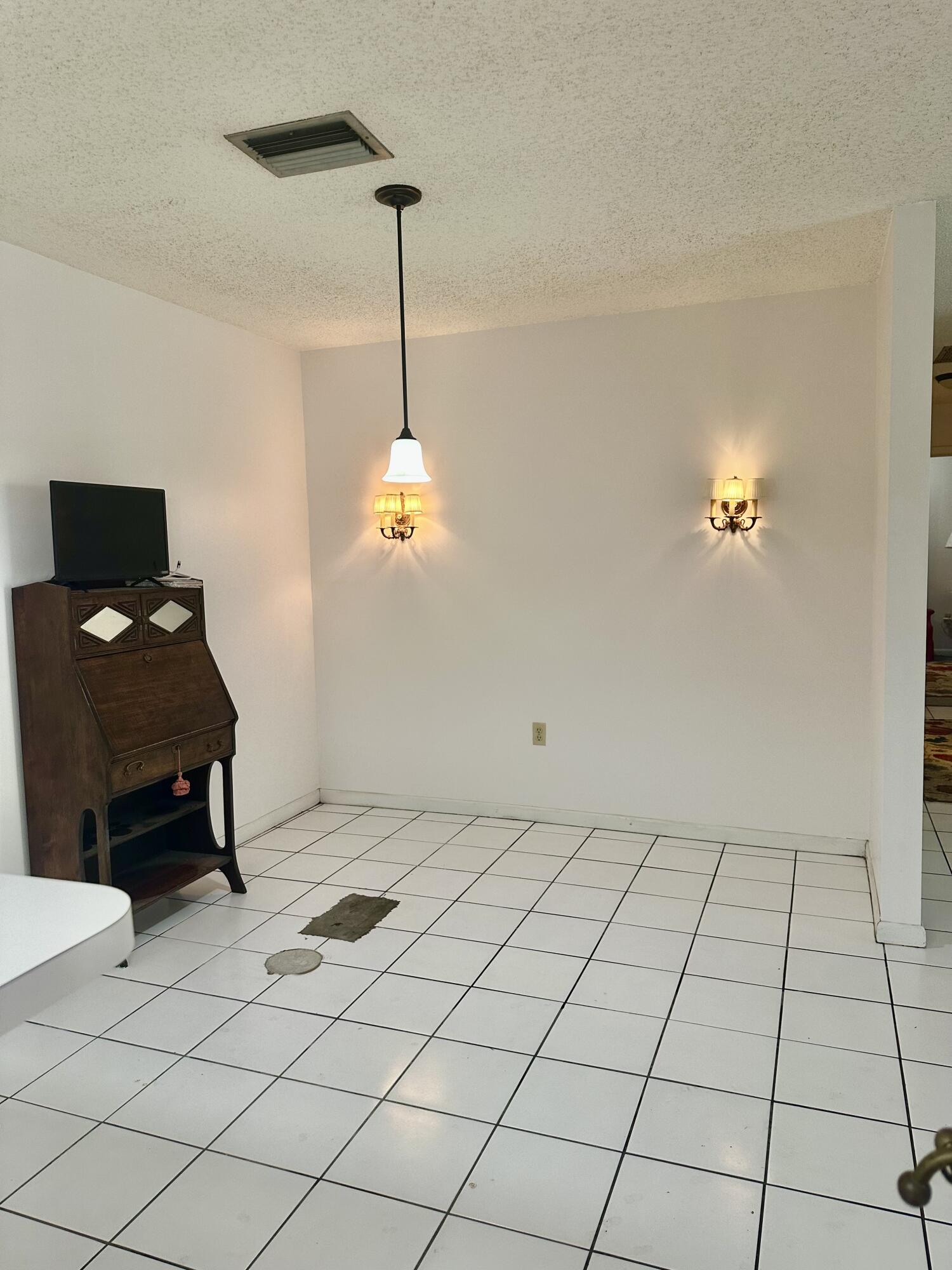 OAK LAKE VILLAS - Residential
