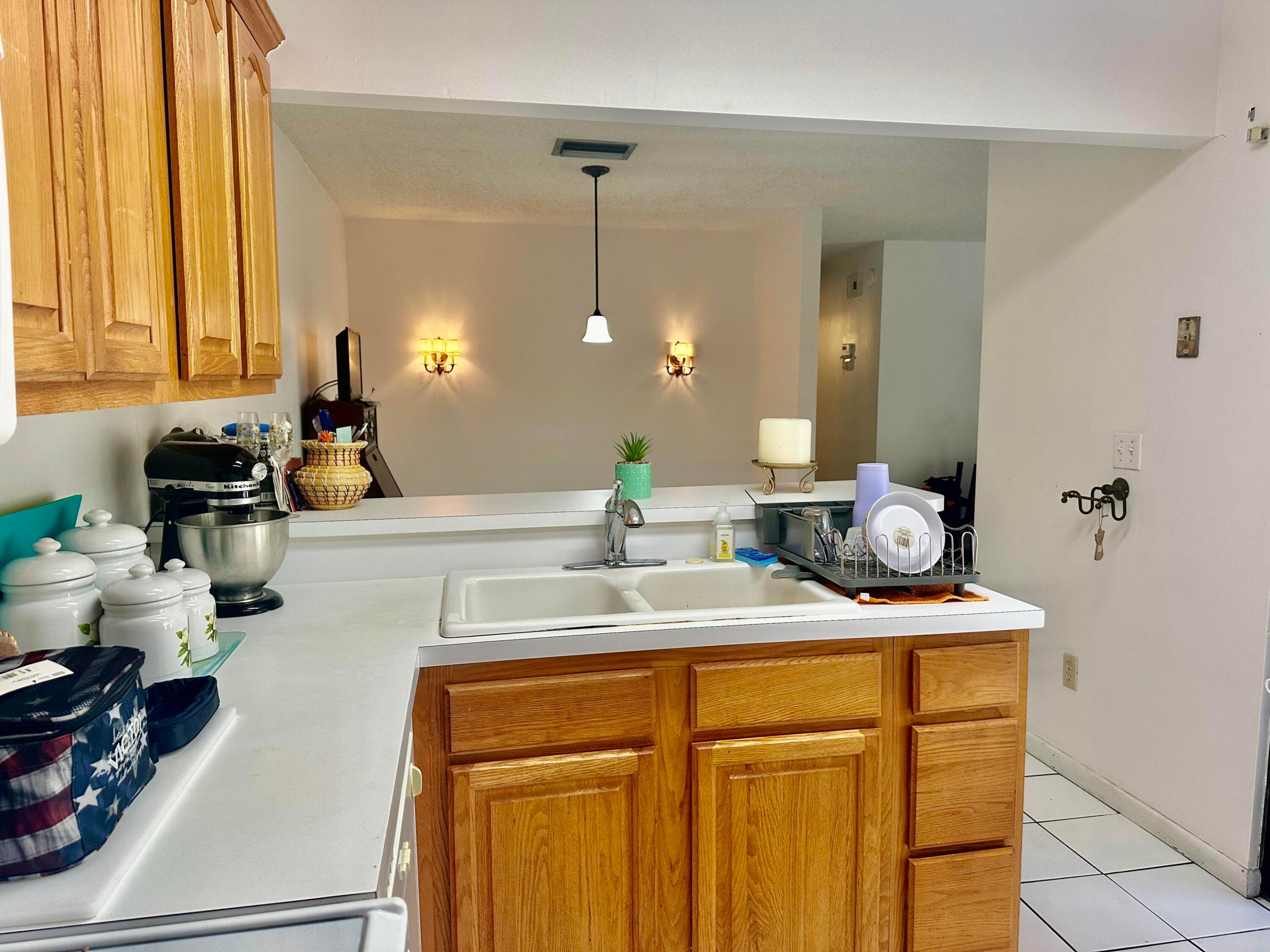 OAK LAKE VILLAS - Residential