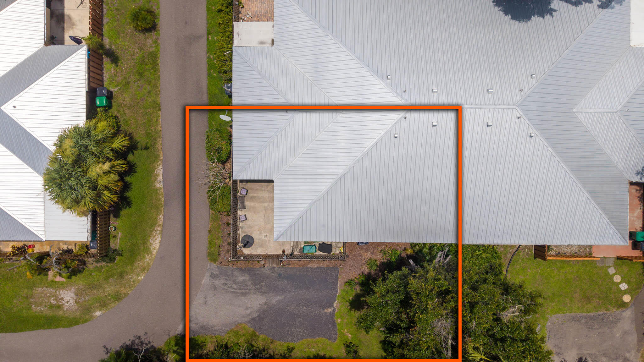OAK LAKE VILLAS - Residential