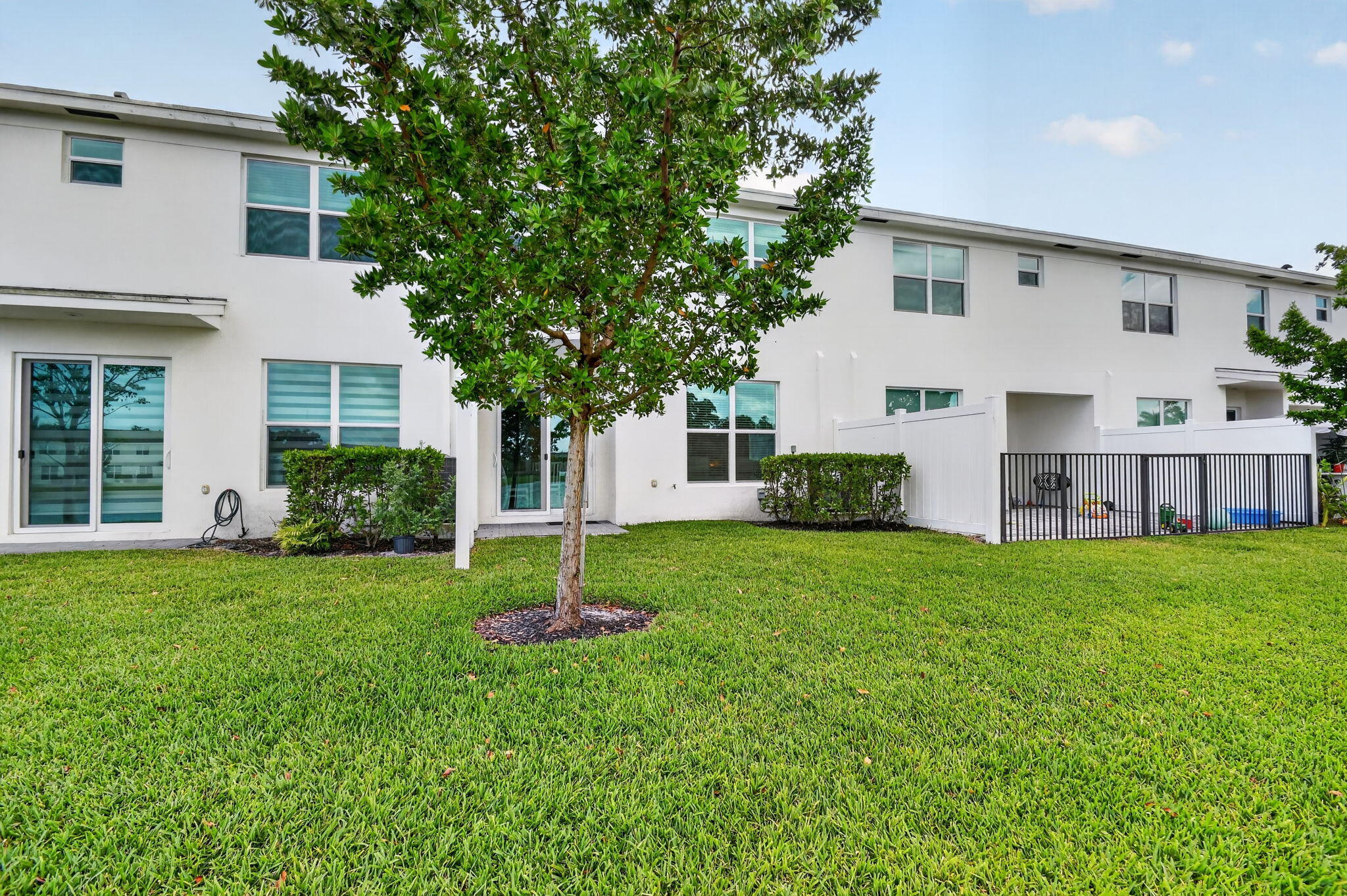 LAKESHORE AT THE FOUNTAINS - Residential Lease