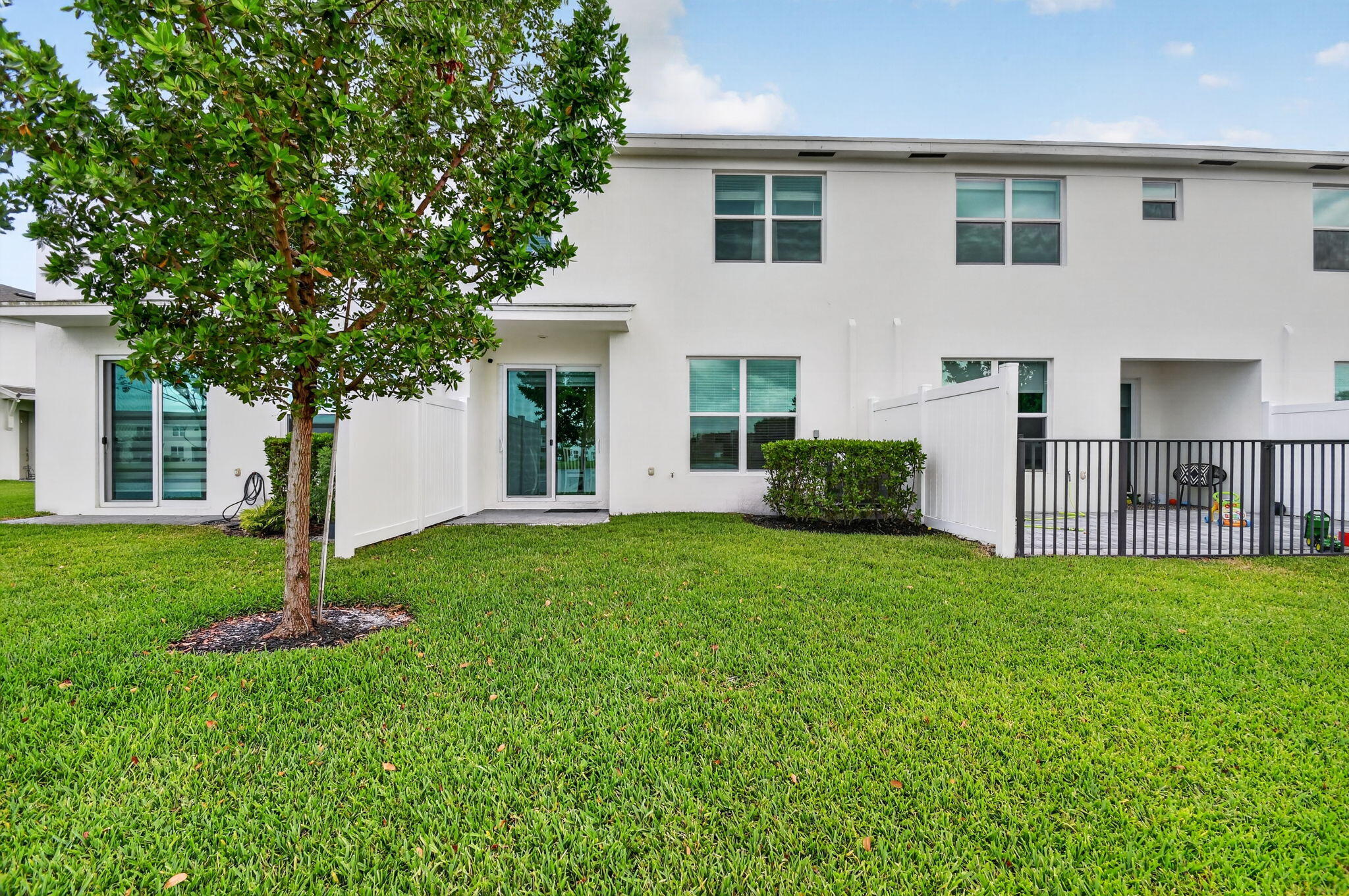 LAKESHORE AT THE FOUNTAINS - Residential Lease