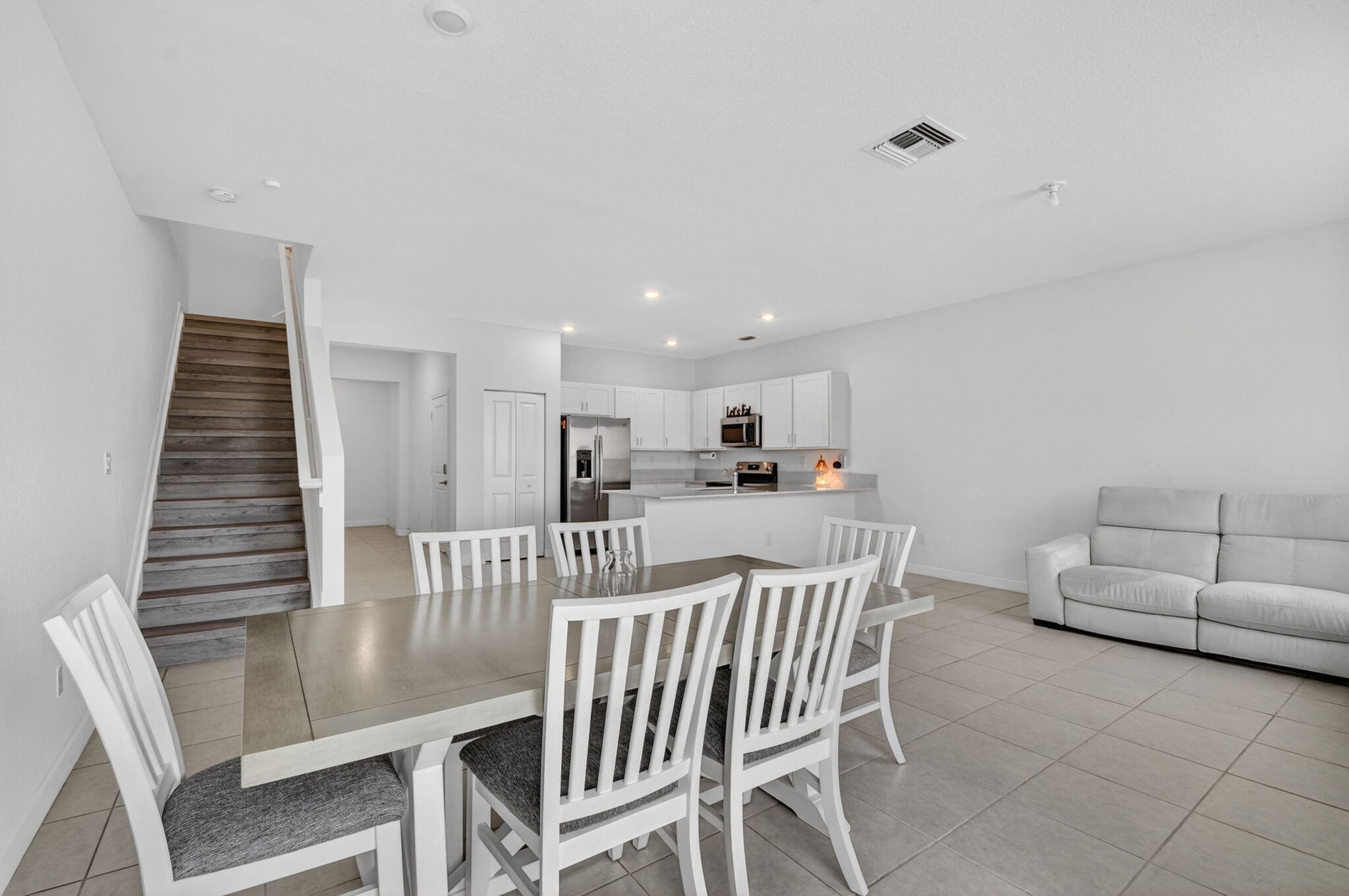 LAKESHORE AT THE FOUNTAINS - Residential Lease