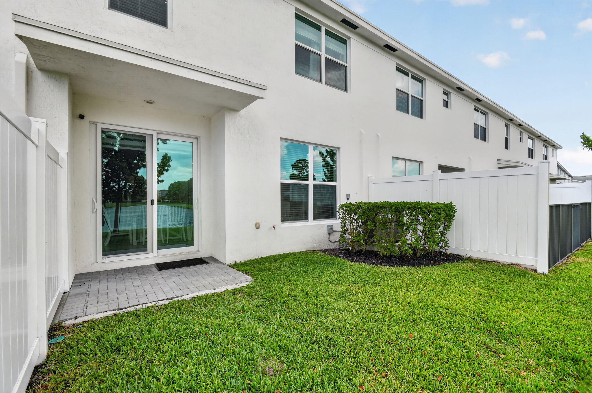 LAKESHORE AT THE FOUNTAINS - Residential Lease