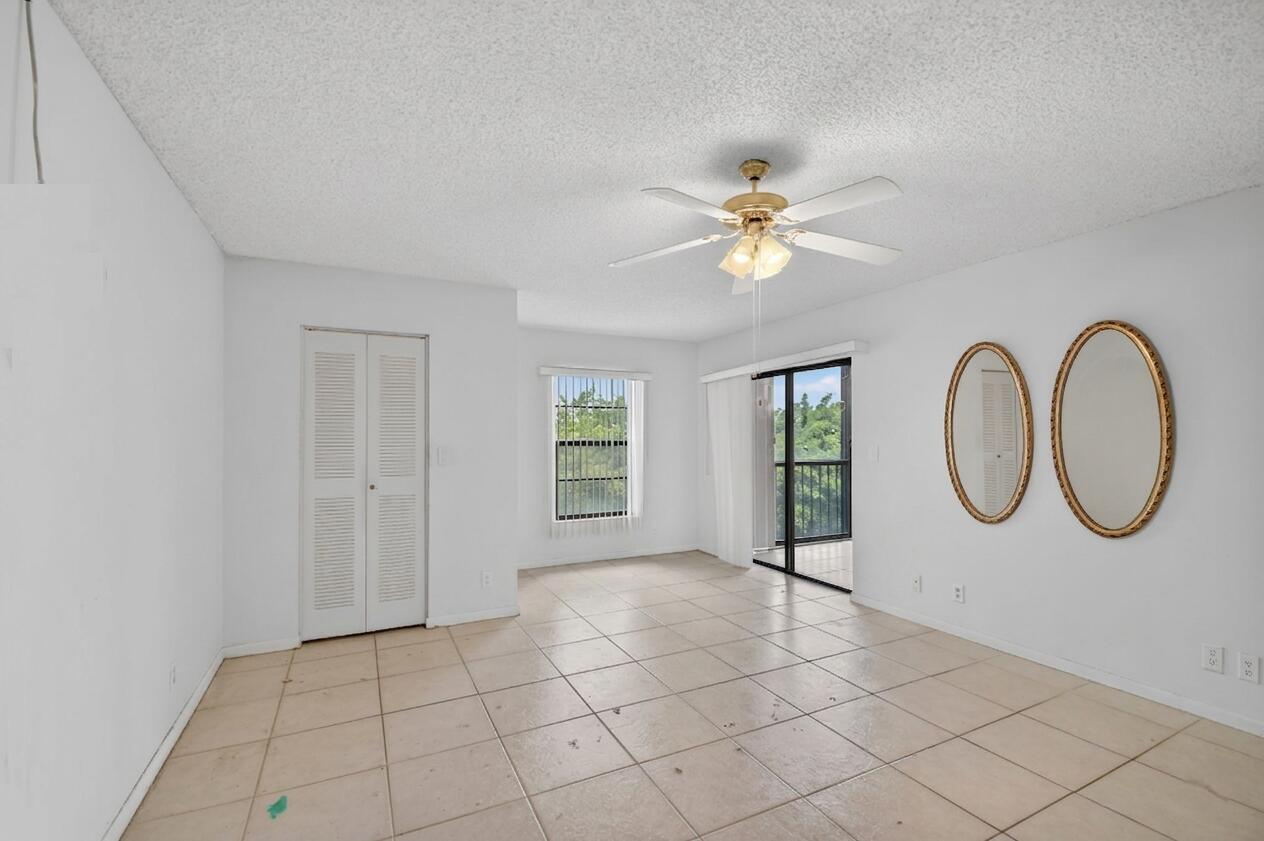 HUNTINGTON LAKES SEC TWO CONDOS - Residential