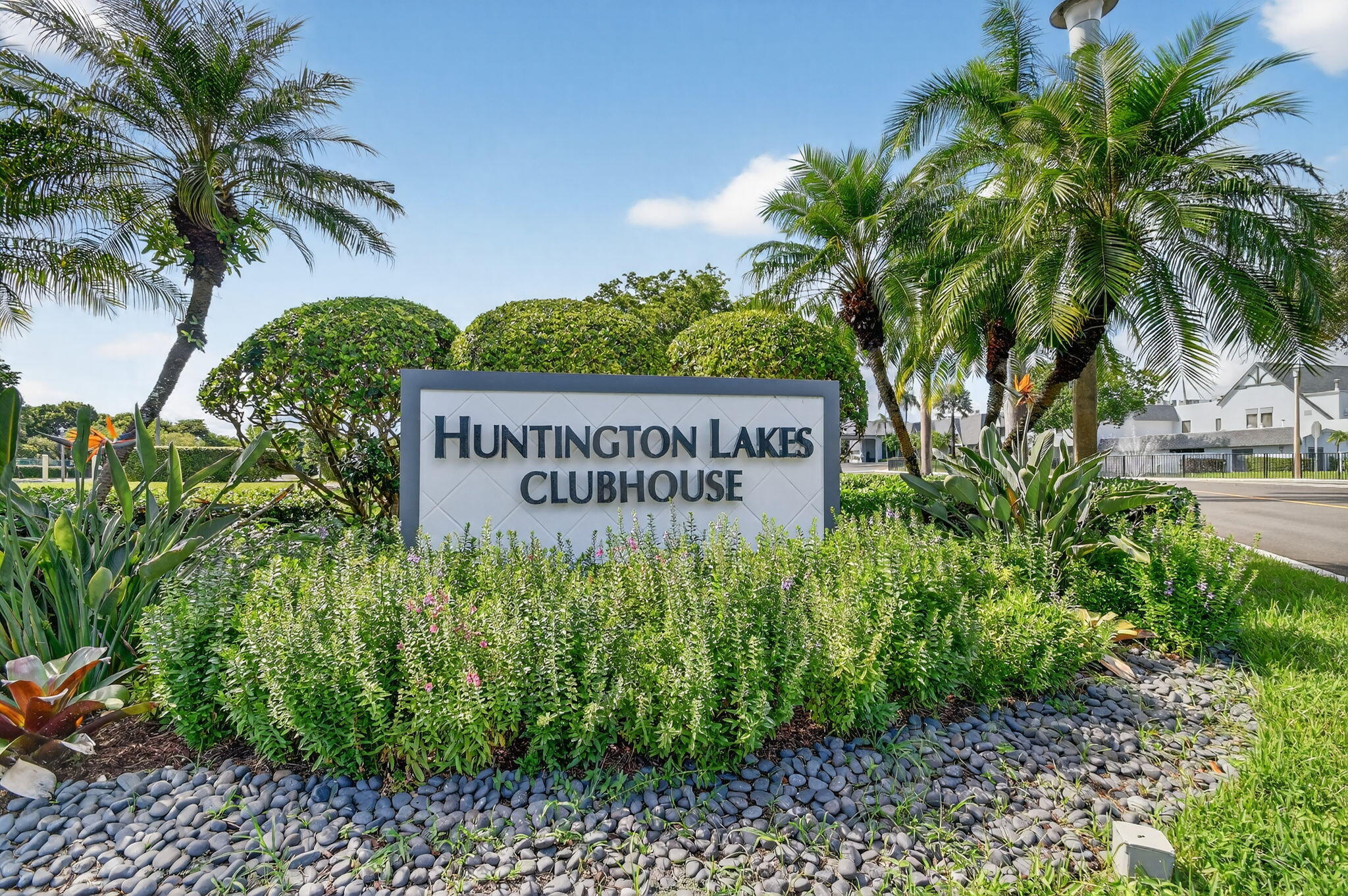 HUNTINGTON LAKES SEC TWO CONDOS - Residential