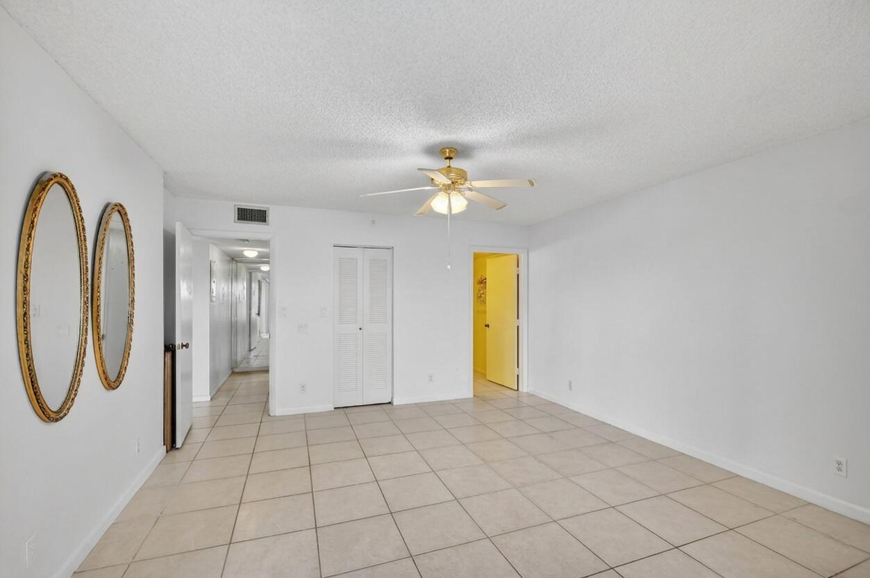 HUNTINGTON LAKES SEC TWO CONDOS - Residential