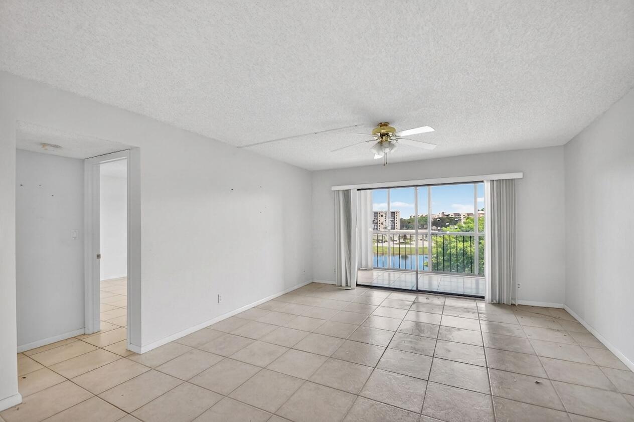 HUNTINGTON LAKES SEC TWO CONDOS - Residential