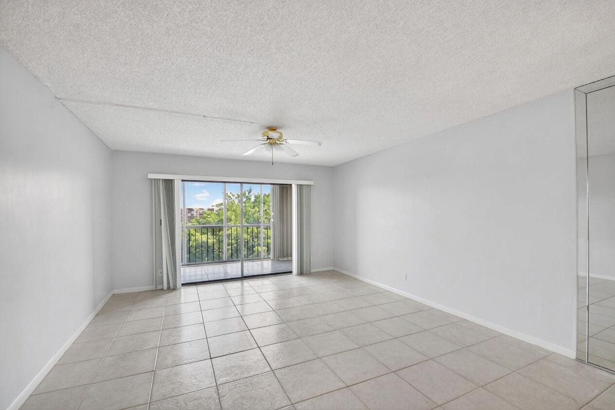 HUNTINGTON LAKES SEC TWO CONDOS - Residential