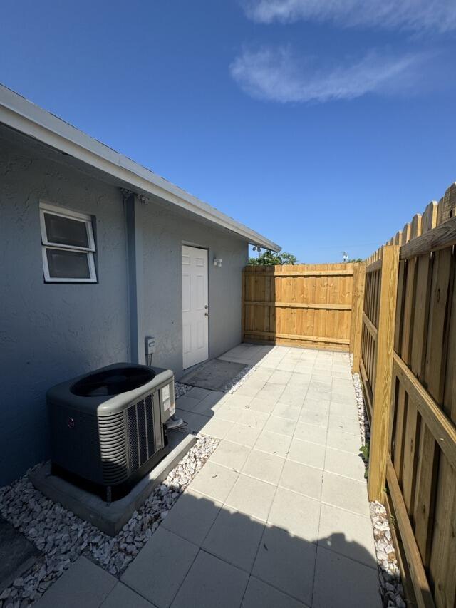 LAKE WORTH TOWN OF - Residential Lease