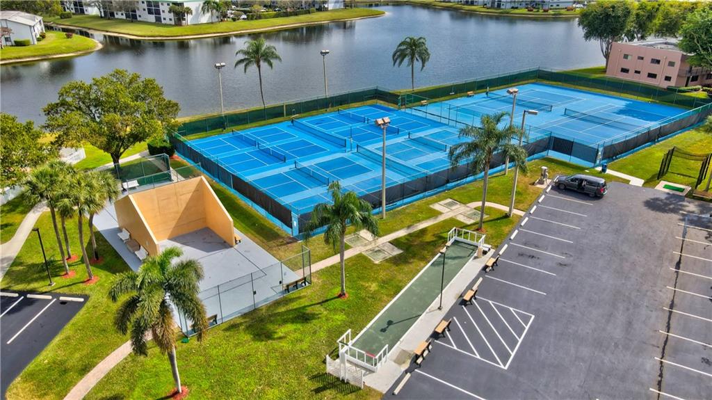 WATERSEDGE AT THE LAKES O - Residential