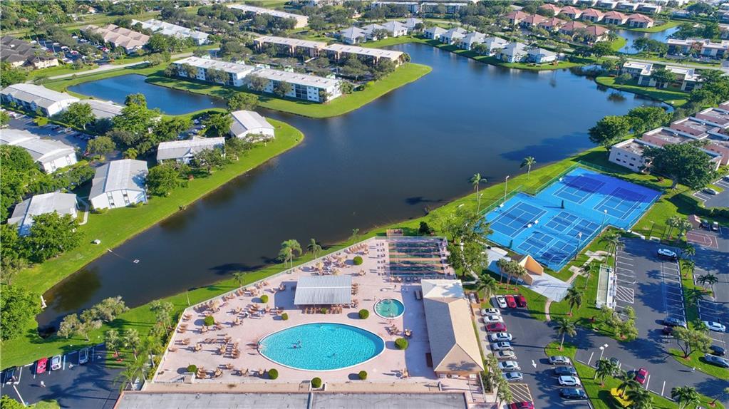 WATERSEDGE AT THE LAKES O - Residential