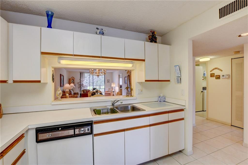WATERSEDGE AT THE LAKES O - Residential