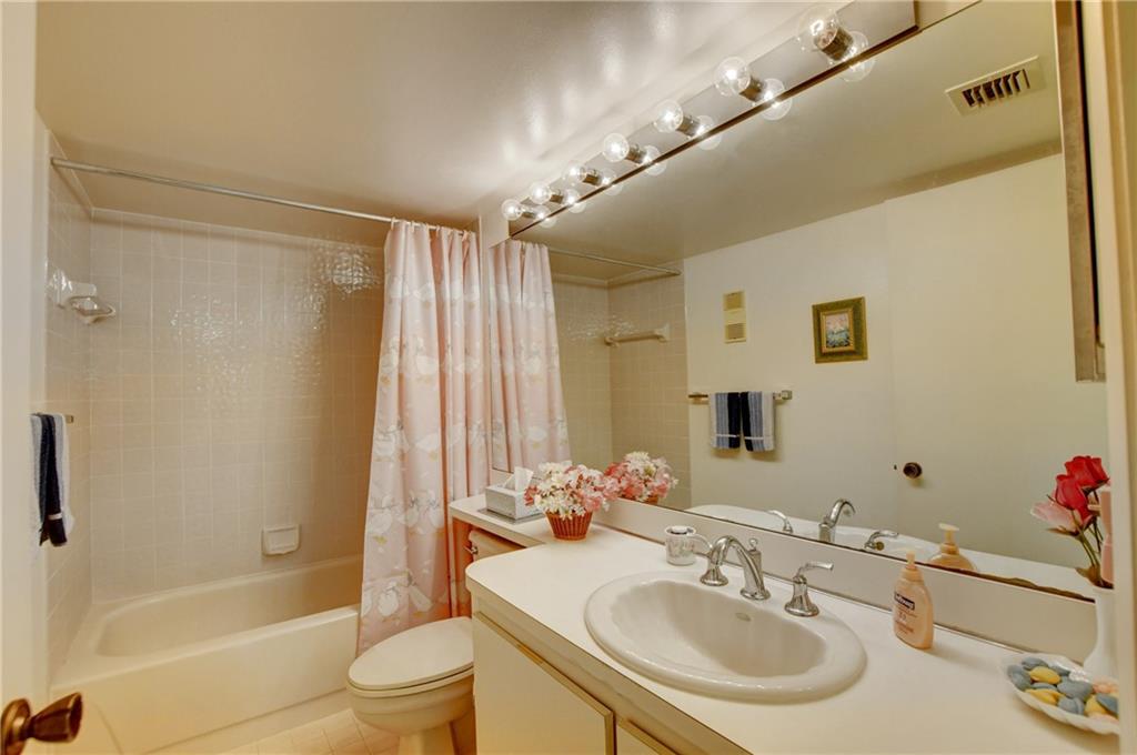 WATERSEDGE AT THE LAKES O - Residential