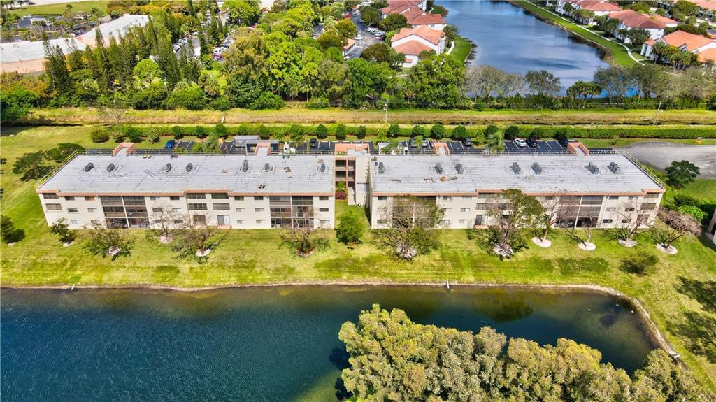 WATERSEDGE AT THE LAKES O - Residential