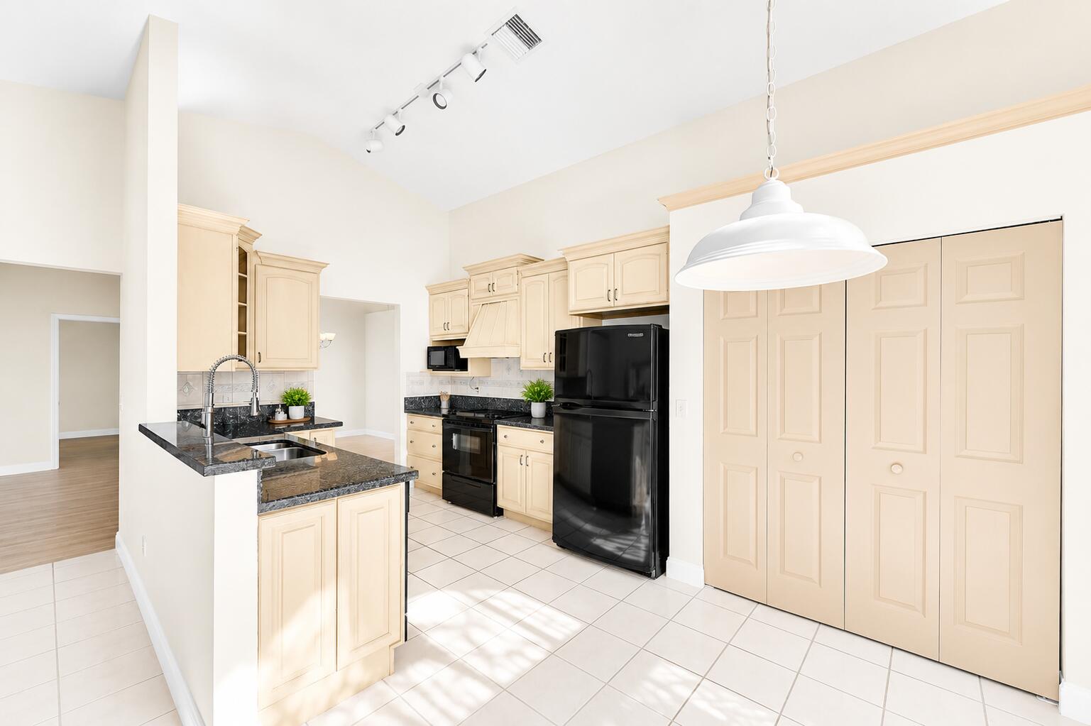 WEITZER SUB 2 - Residential Lease