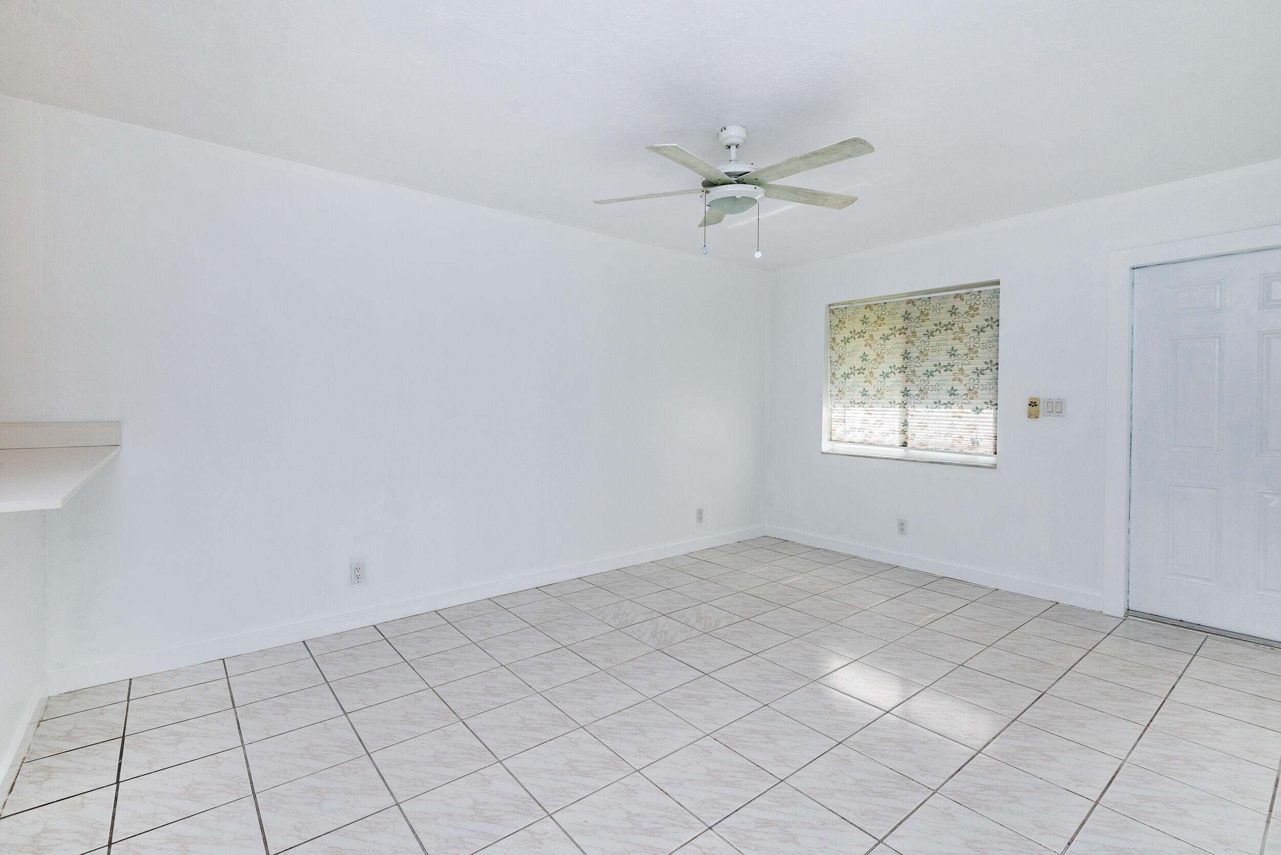 HOLLYWOOD LITTLE RANCHES - Residential