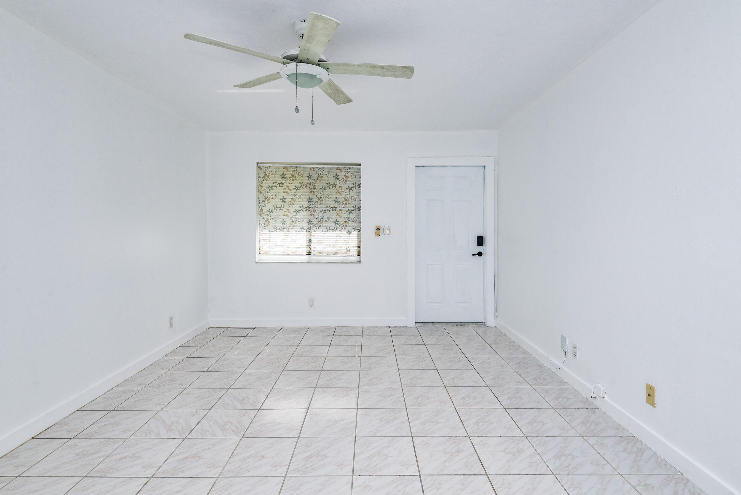 HOLLYWOOD LITTLE RANCHES - Residential