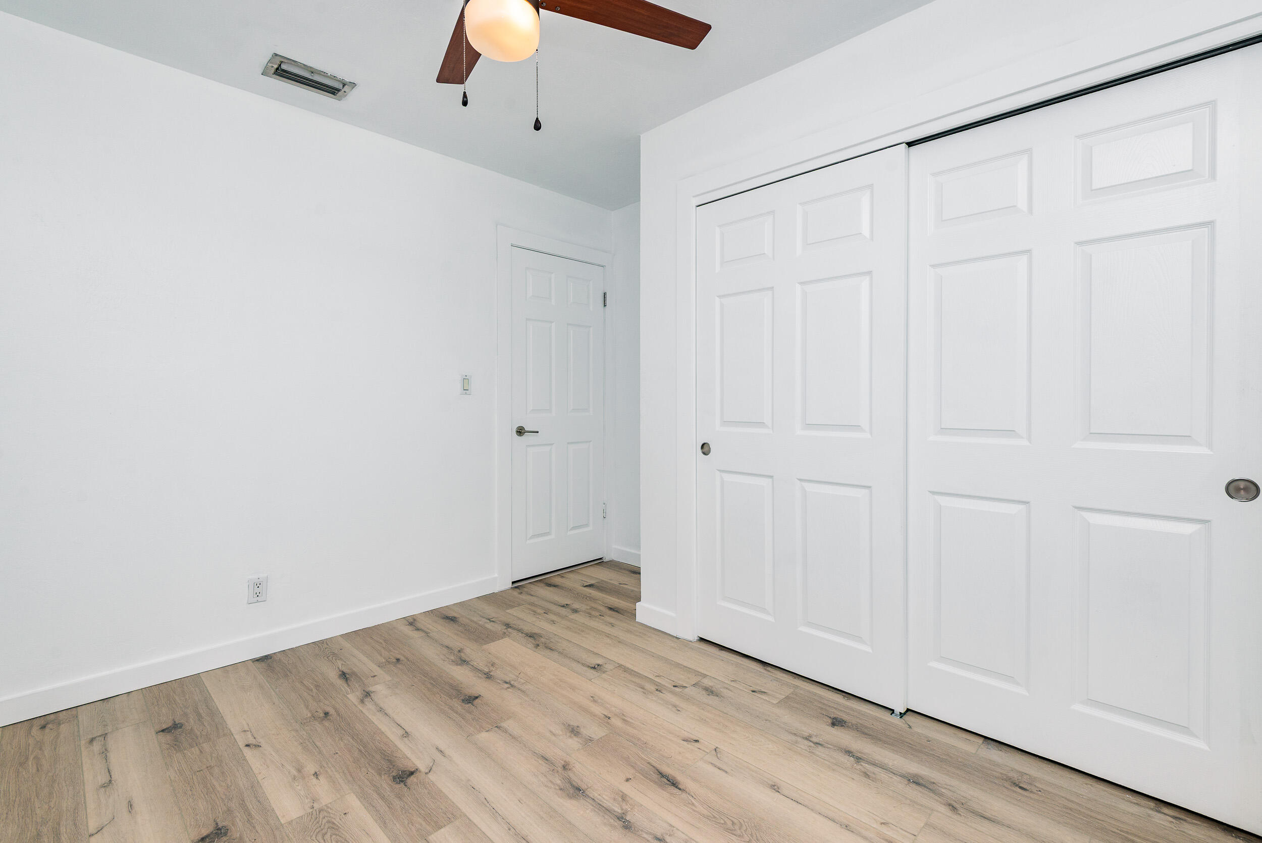 HOLLYWOOD LITTLE RANCHES - Residential