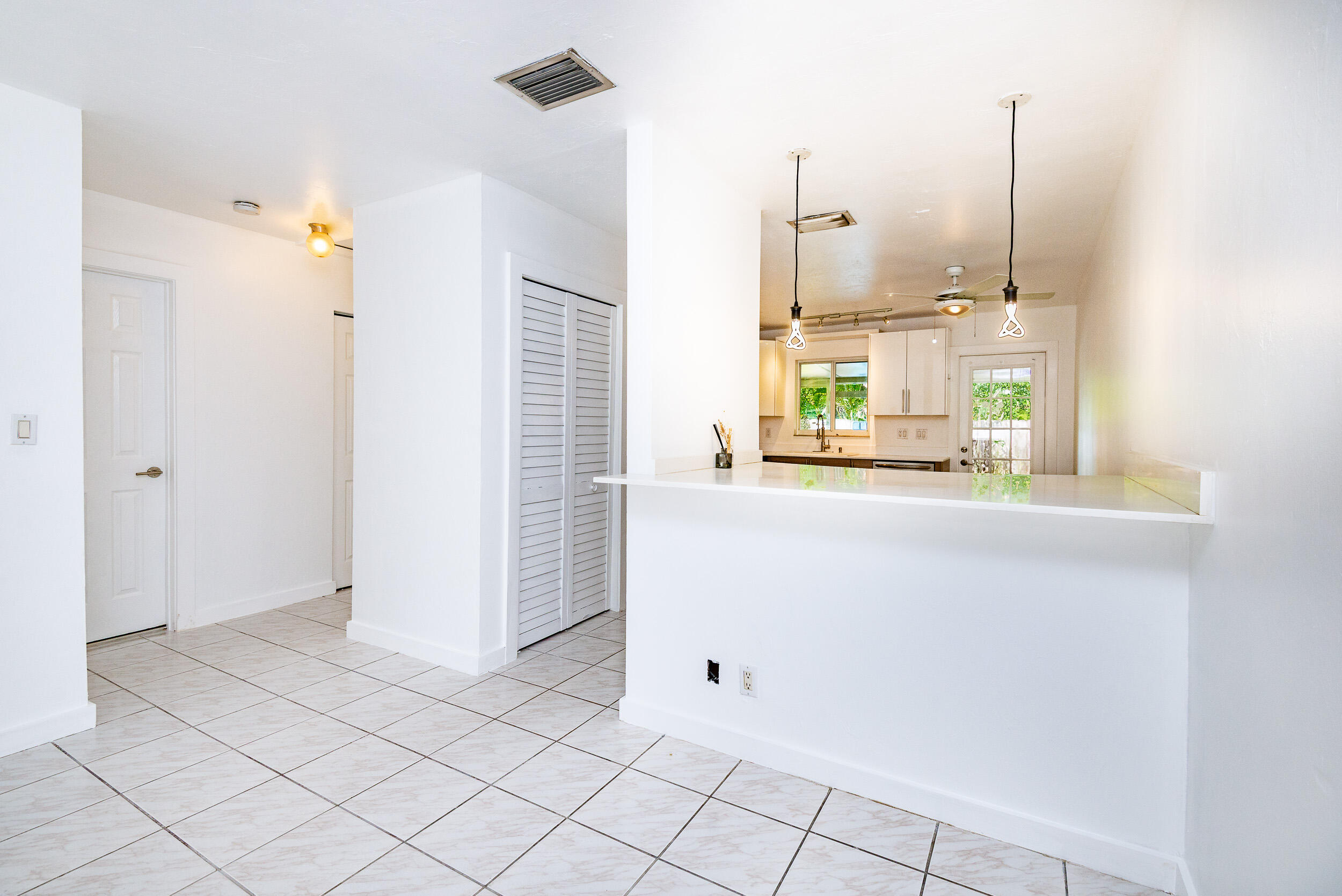 HOLLYWOOD LITTLE RANCHES - Residential